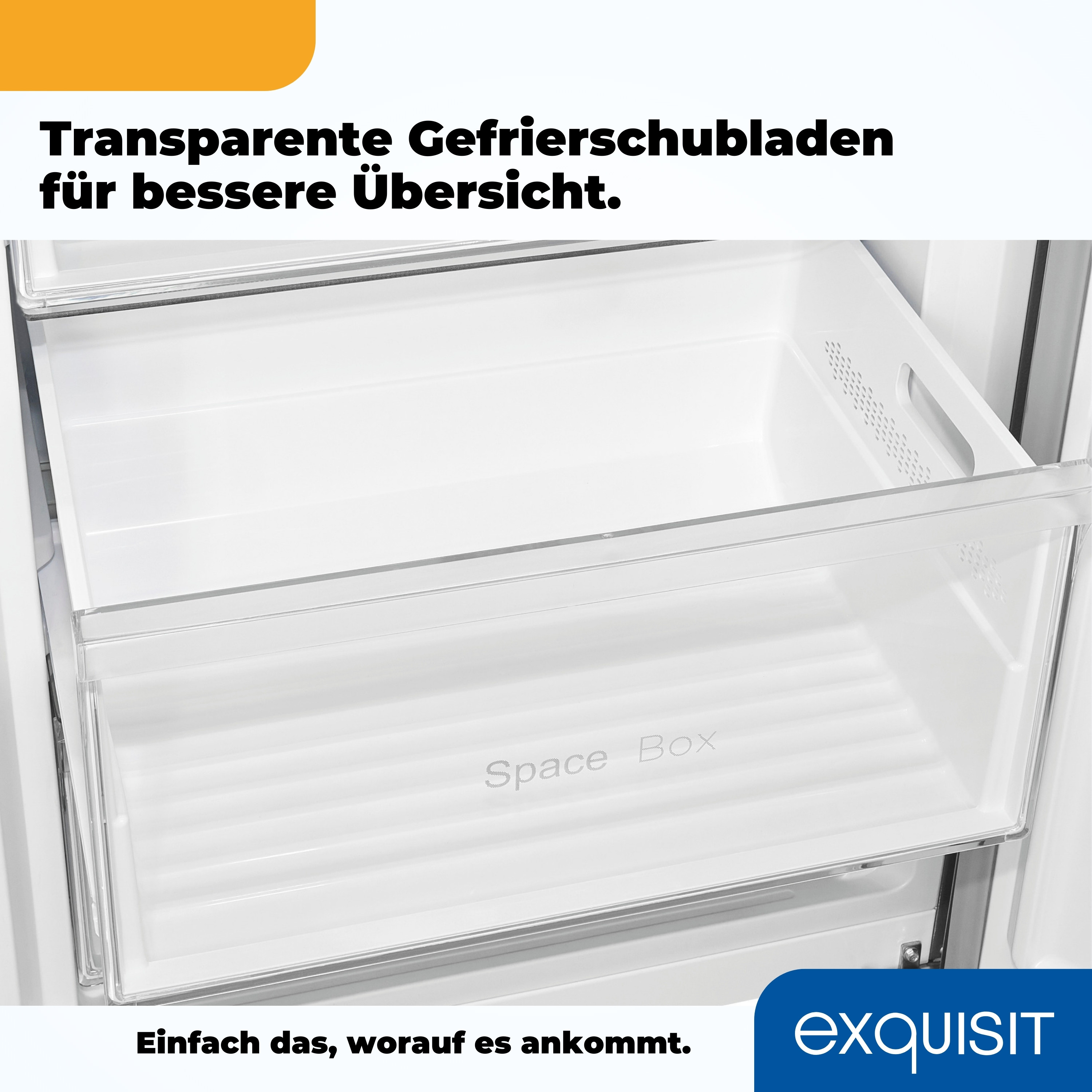Das Innere eines Kühlschranks mit transparenten Schubladen, die transparente Ablagefächer zeigen.