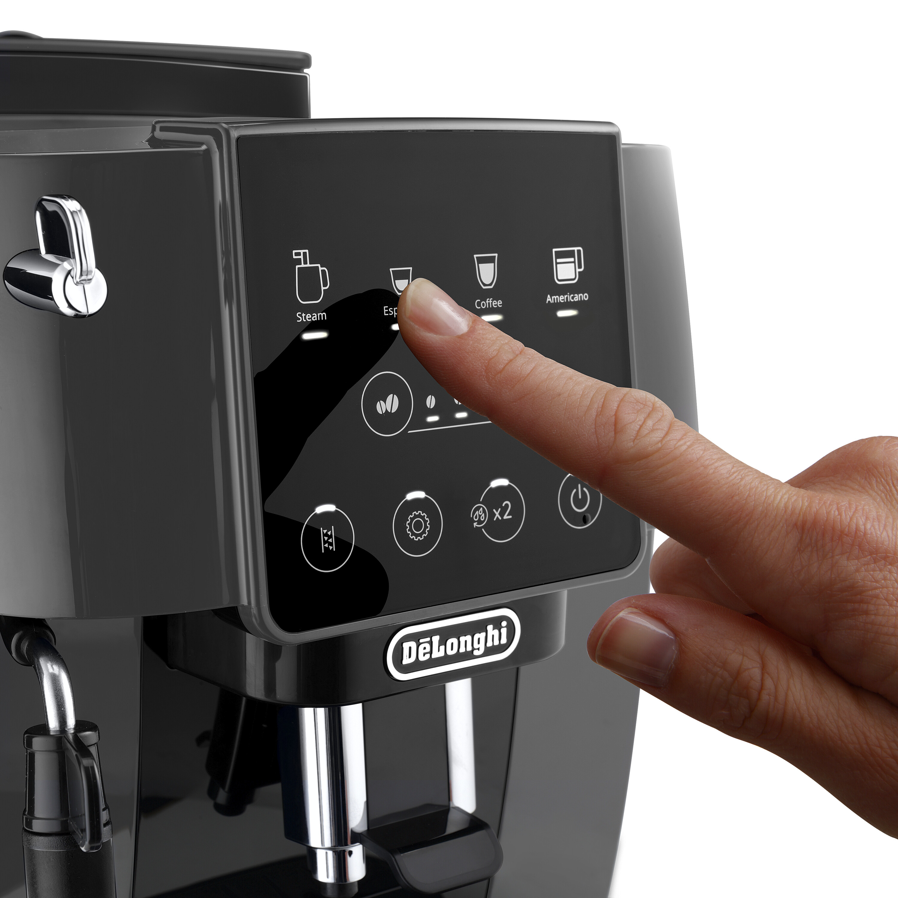 Una persona che preme un pulsante su una macchina da caffè nera con touch screen.