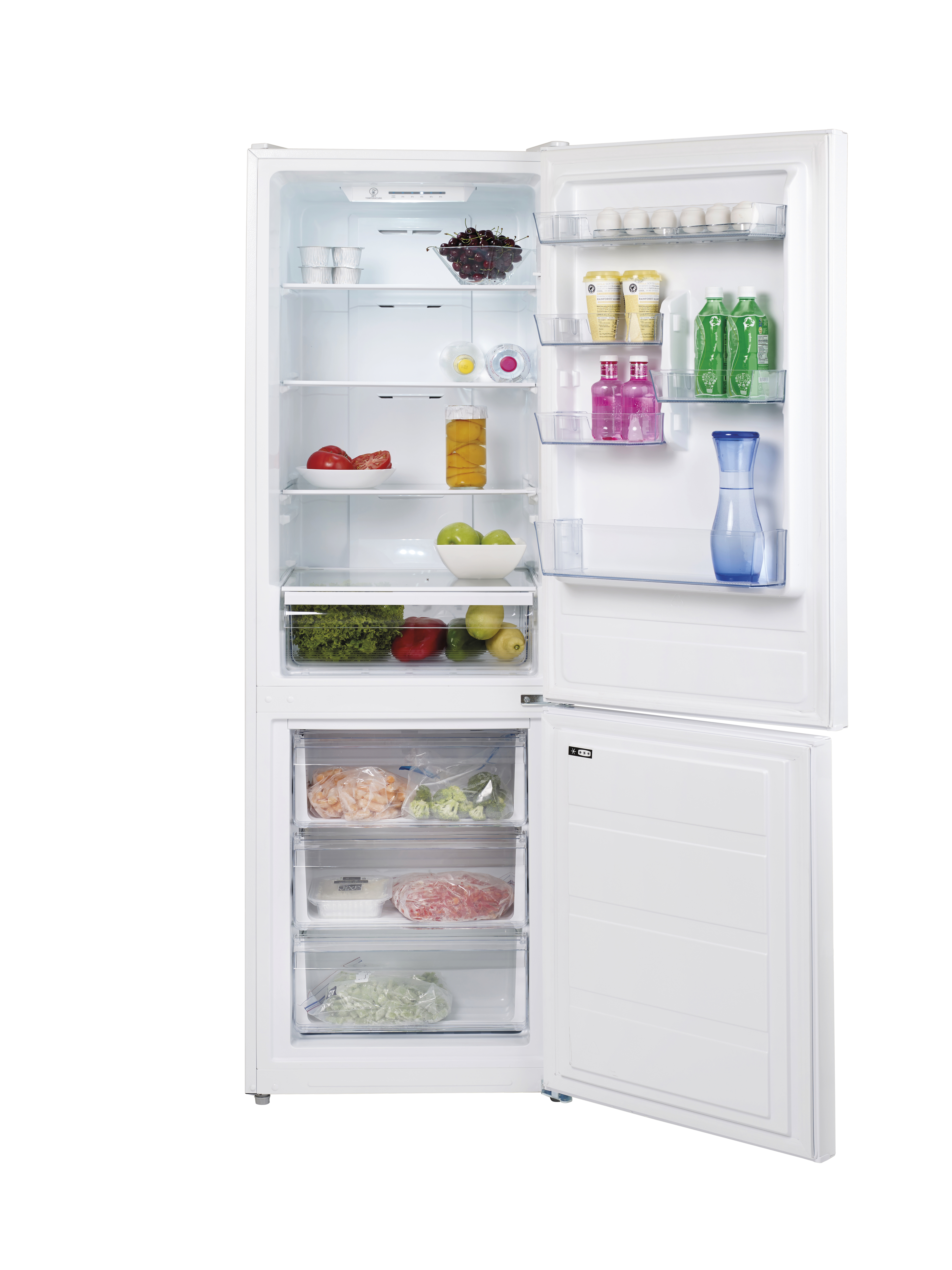 Refrigerador blanco abierto con comida dentro. Varios artículos son visibles.