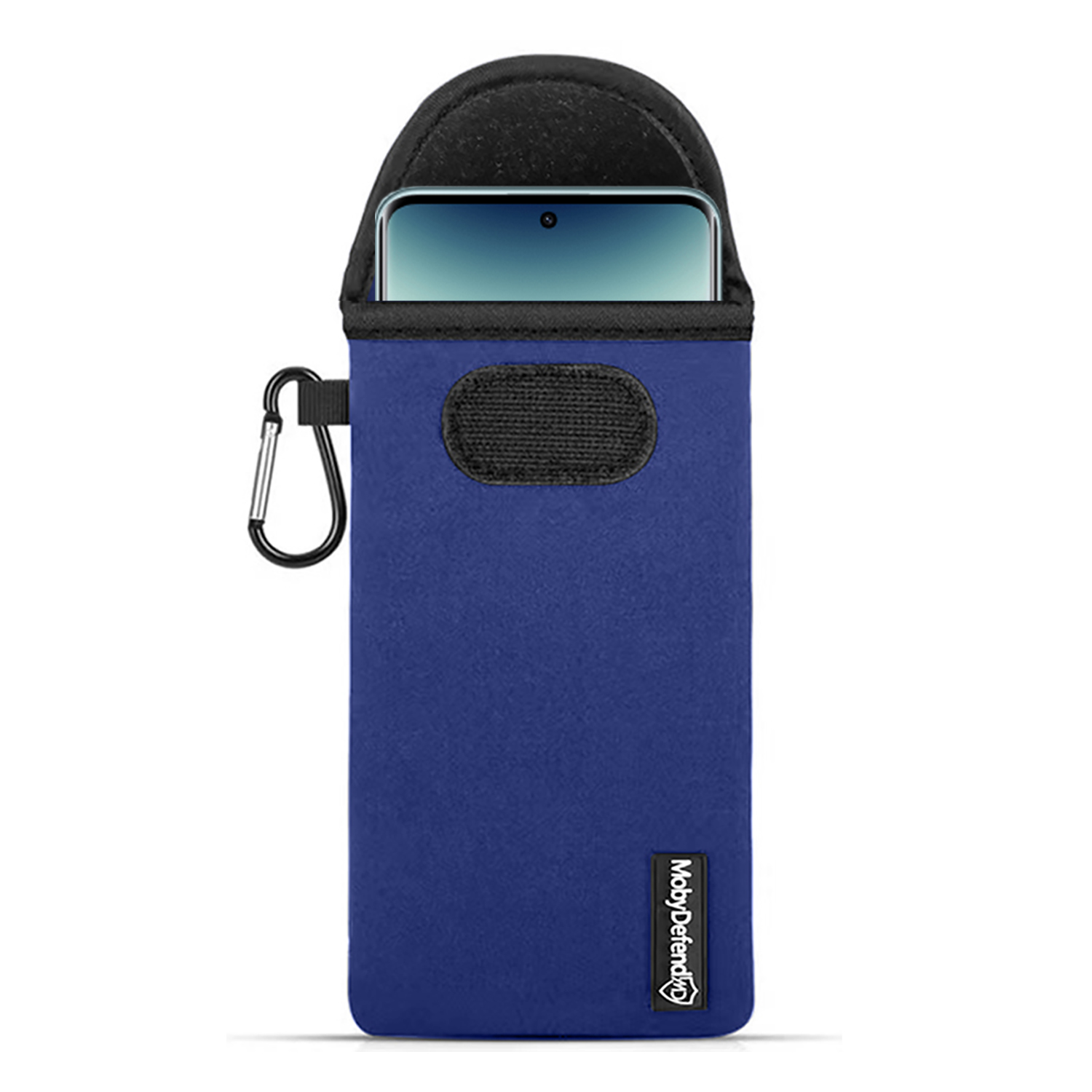 Étui de téléphone bleu avec téléphone à l'intérieur, détails noirs. Fond blanc.