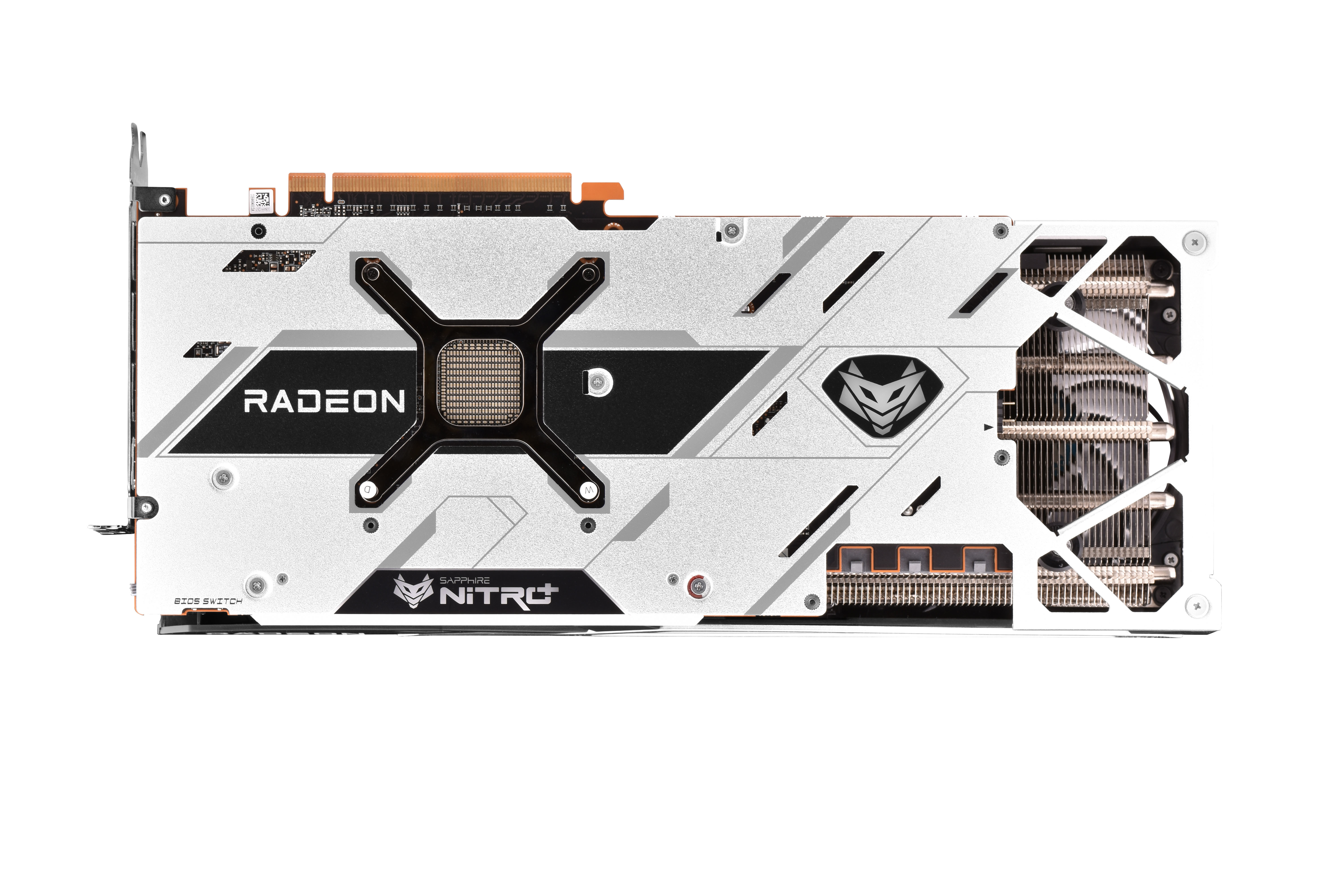 Una tarjeta gráfica Radeon Nitro+. Es plateada y negra, con un ventilador grande.