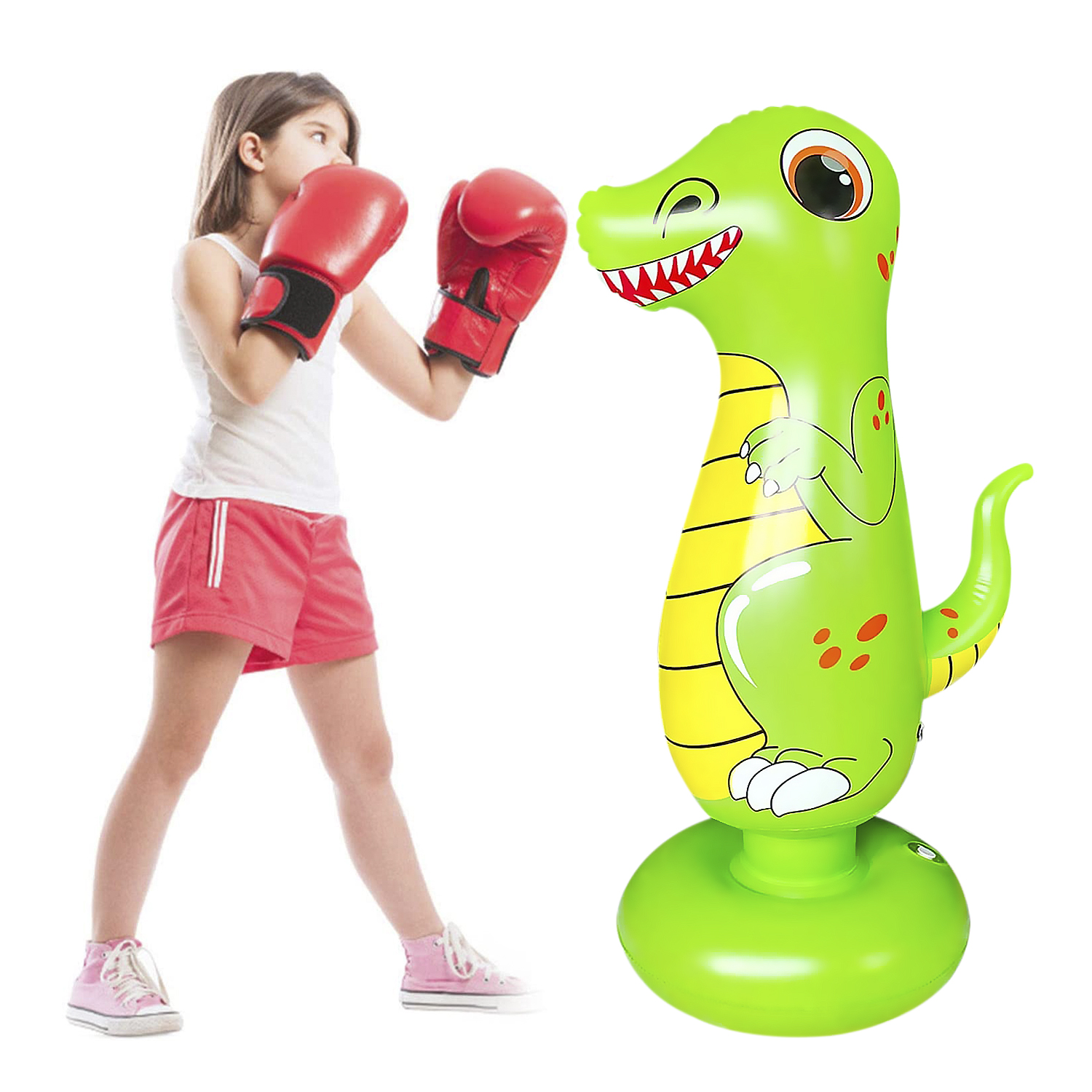 Una niña boxea con guantes rojos contra un saco de boxeo inflable de dinosaurio verde.