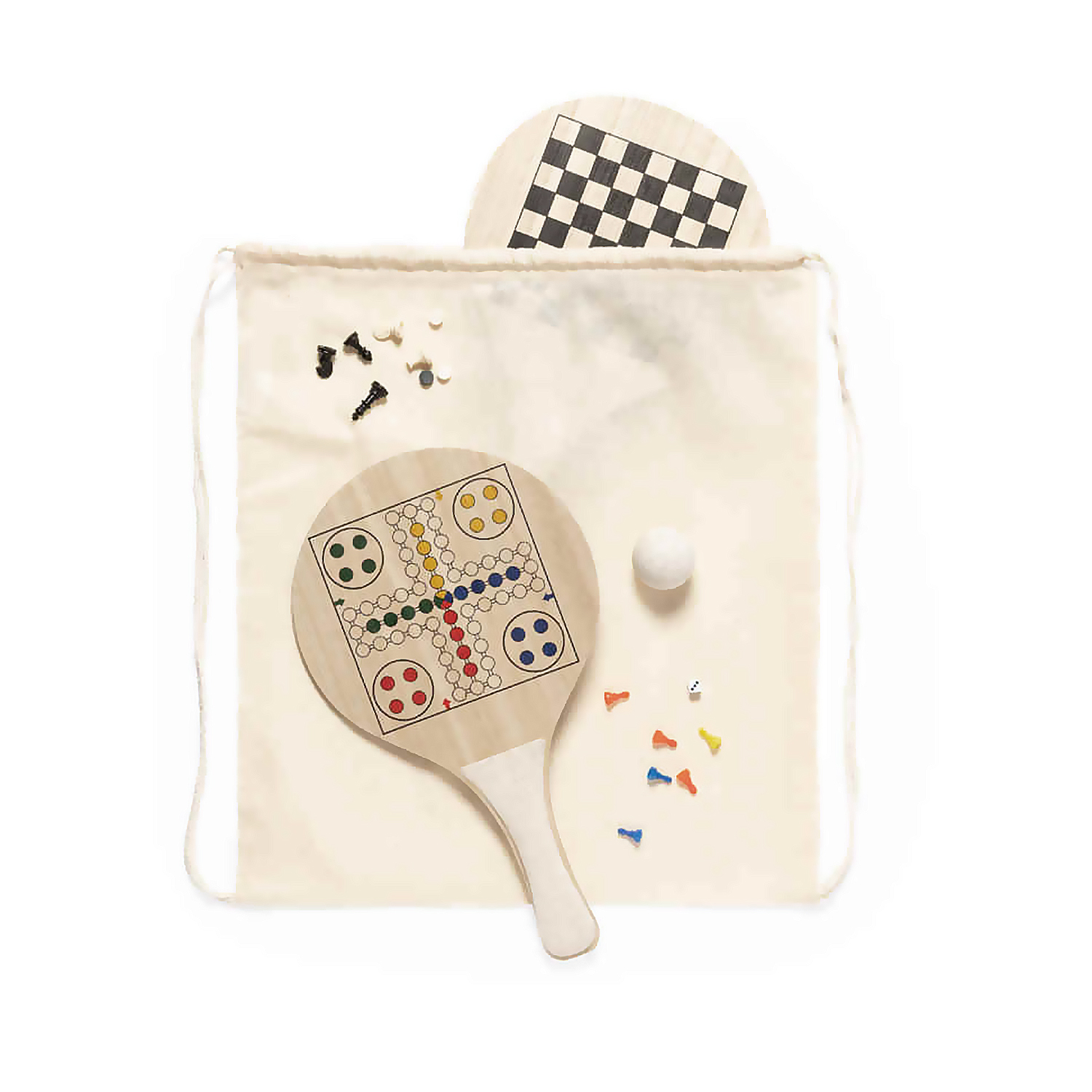 Una borsa con coulisse con un tabellone di Ludo in legno, dama e pedine. Sfondo bianco.
