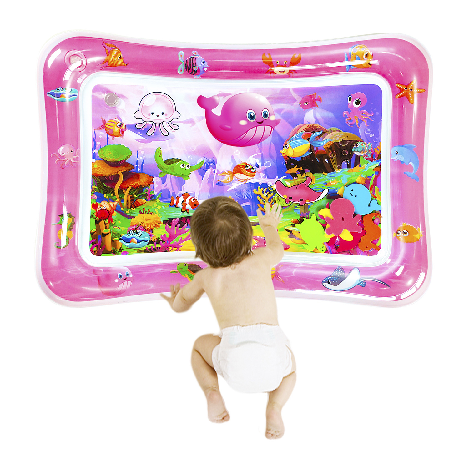 Bebé estirándose hacia una colchoneta inflable de criaturas marinas. La colchoneta presenta ilustraciones marinas.