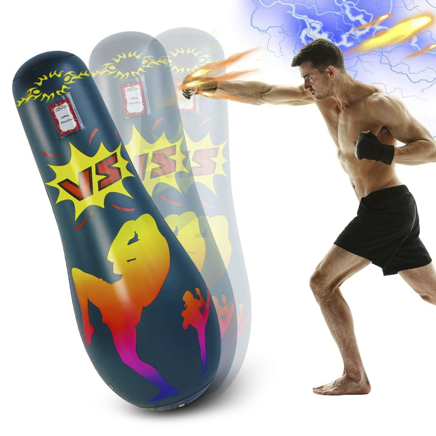 Un hombre golpea una bolsa de boxeo inflable. Relámpagos en el fondo.