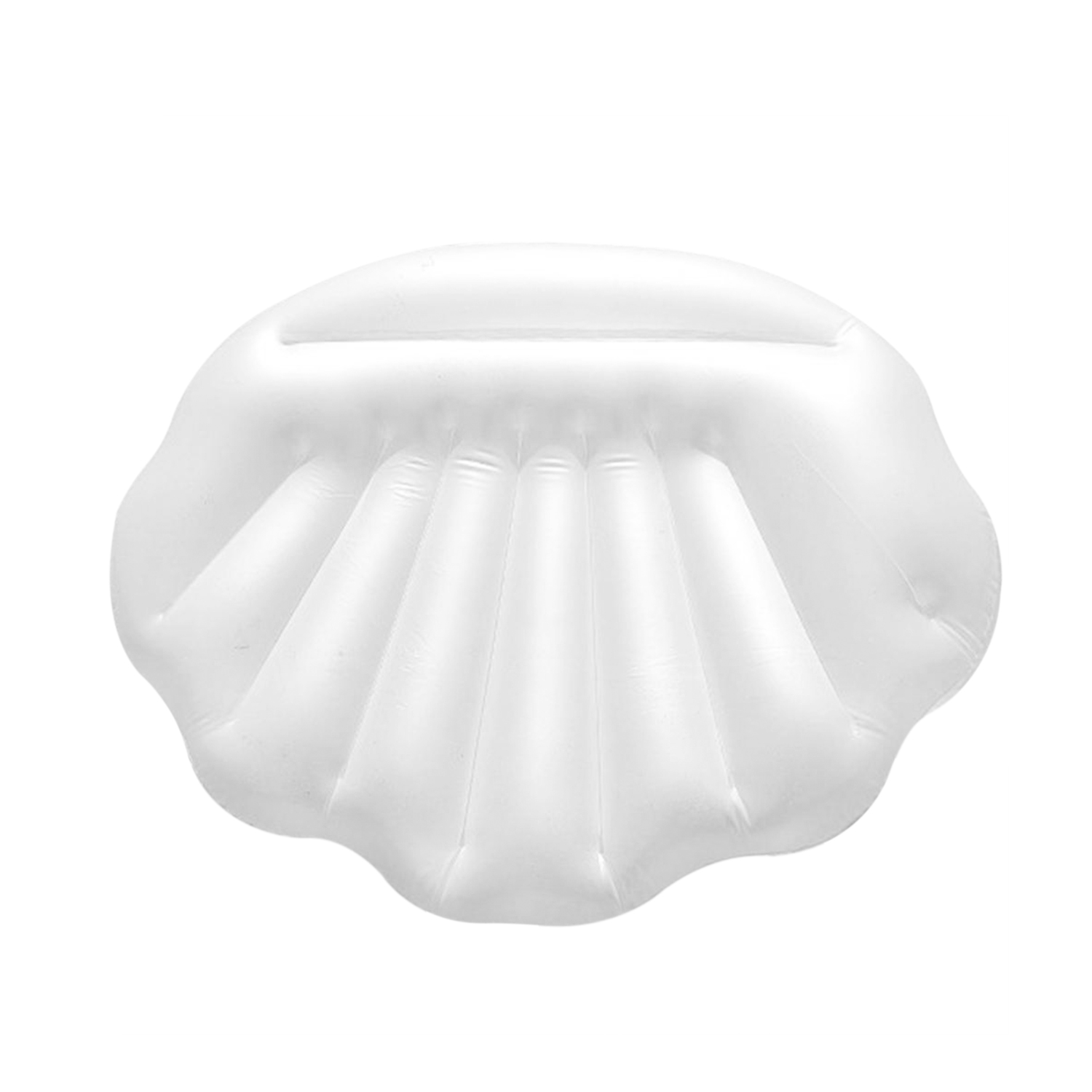 Una concha inflable blanca sobre un fondo blanco.