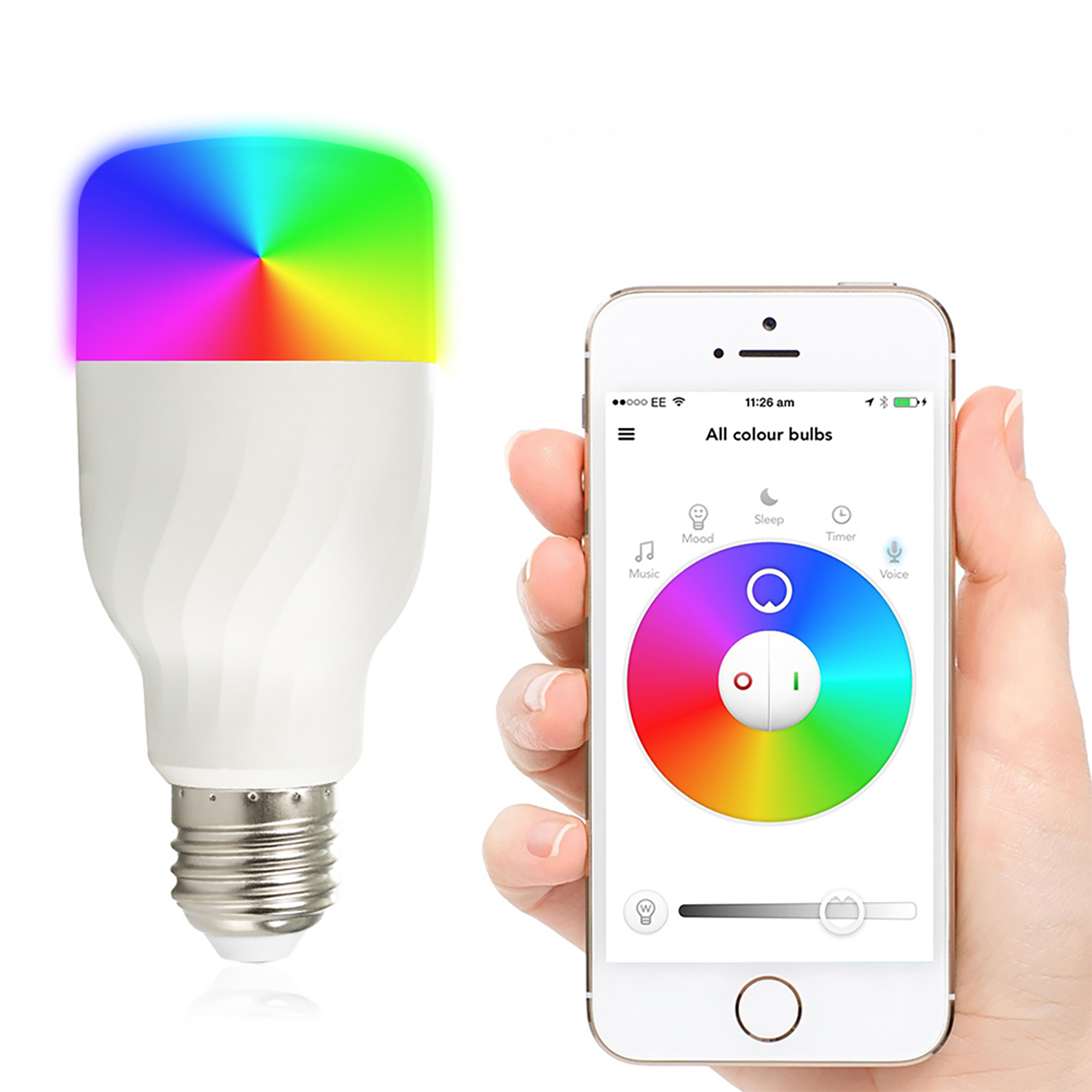 Una lampadina intelligente con un telefono che mostra un'interfaccia a ruota cromatica per il controllo.