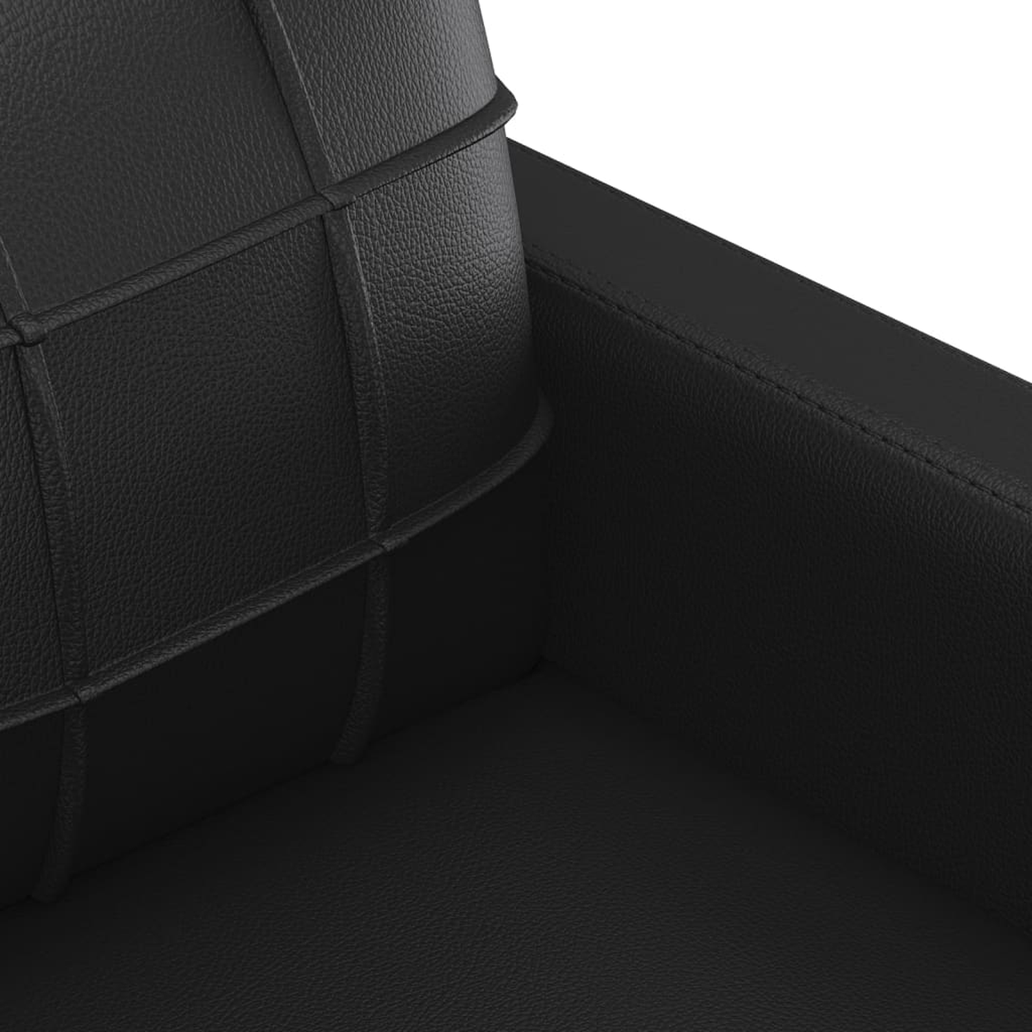 Nahaufnahme eines schwarzen Ledersofas mit Steppdetails, Armlehne und Kissen.