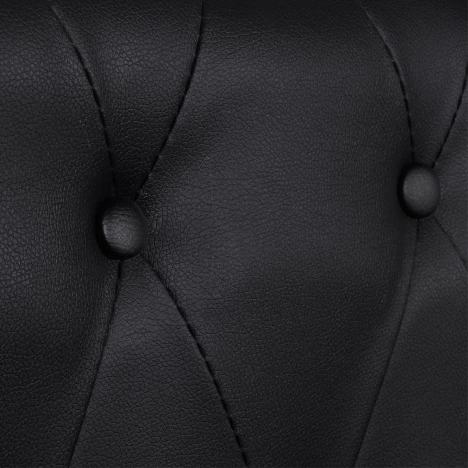 Nahaufnahme von schwarzem Leder mit Knopfheftung.