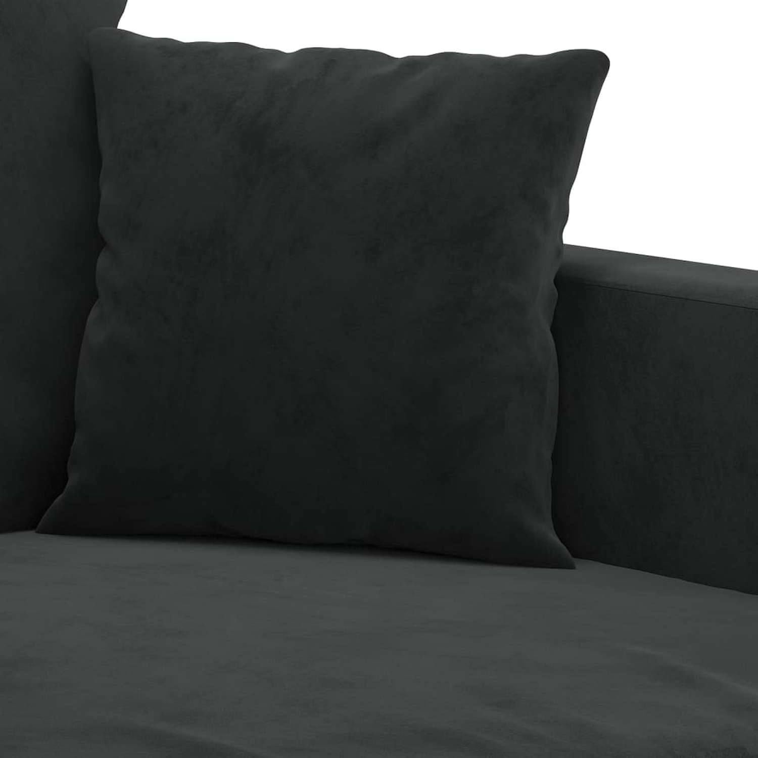 Nahaufnahme eines schwarzen Kissens auf einer dunkelgrauen Couch.