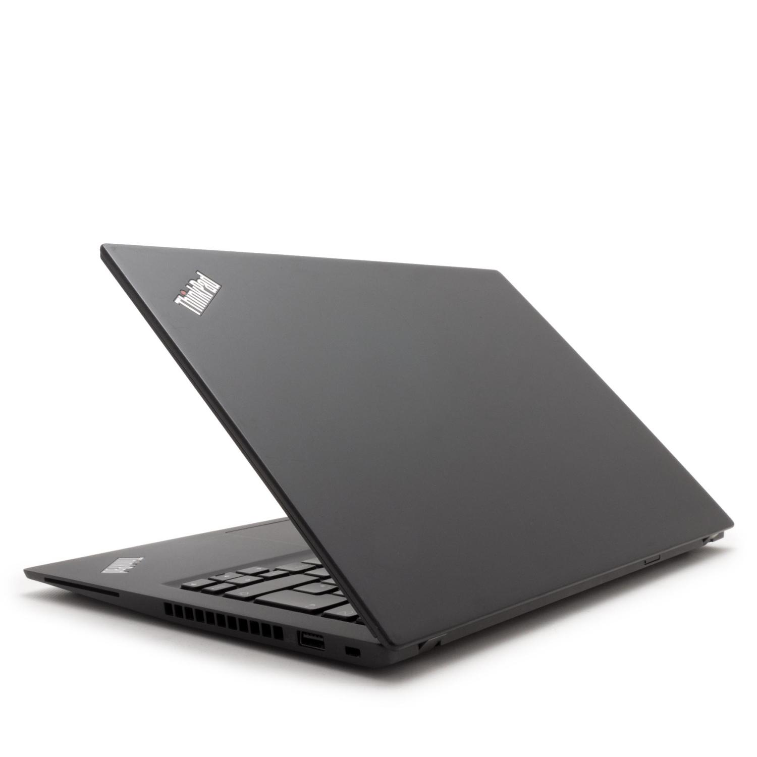 Schwarzer Laptop geöffnet, Tastatur zeigend, auf weißem Hintergrund.