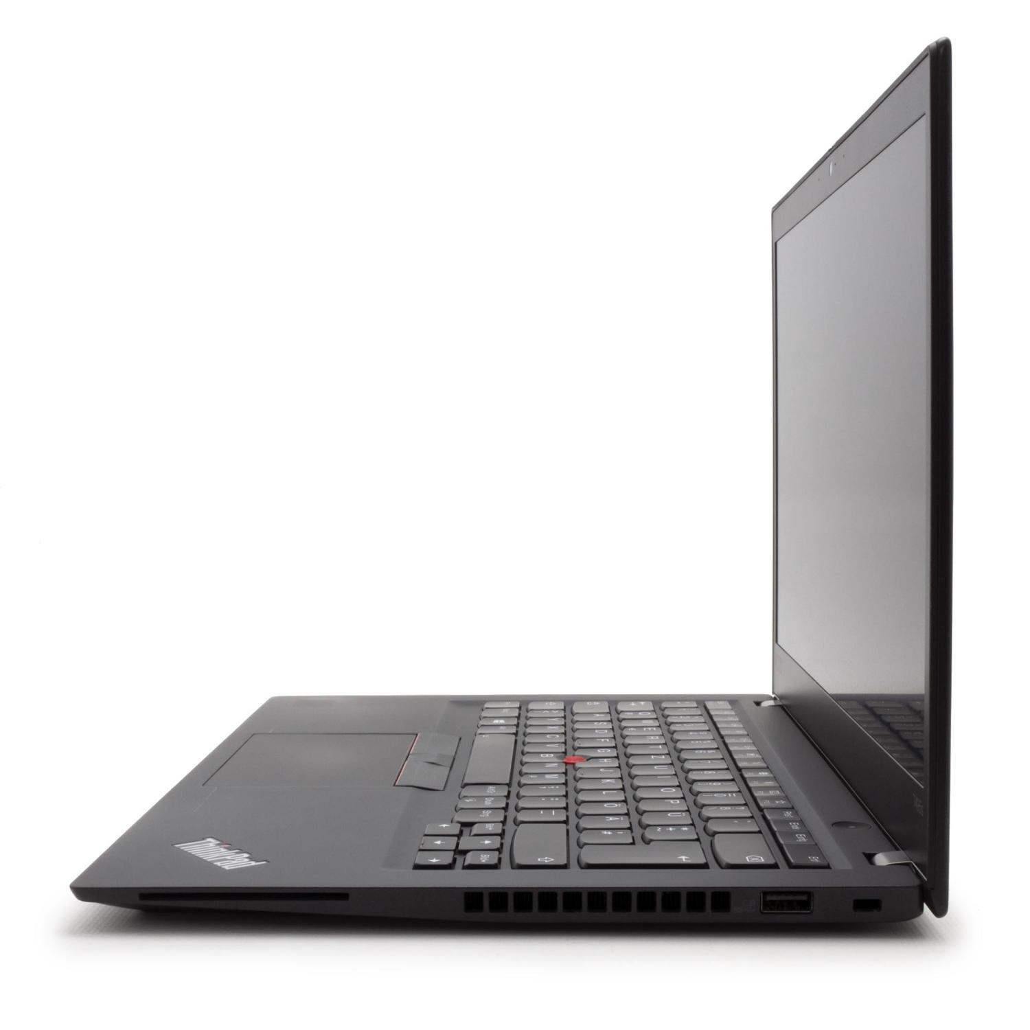 Seitenansicht eines schwarzen Laptops mit Tastatur und offenem Bildschirm auf weißem Untergrund.