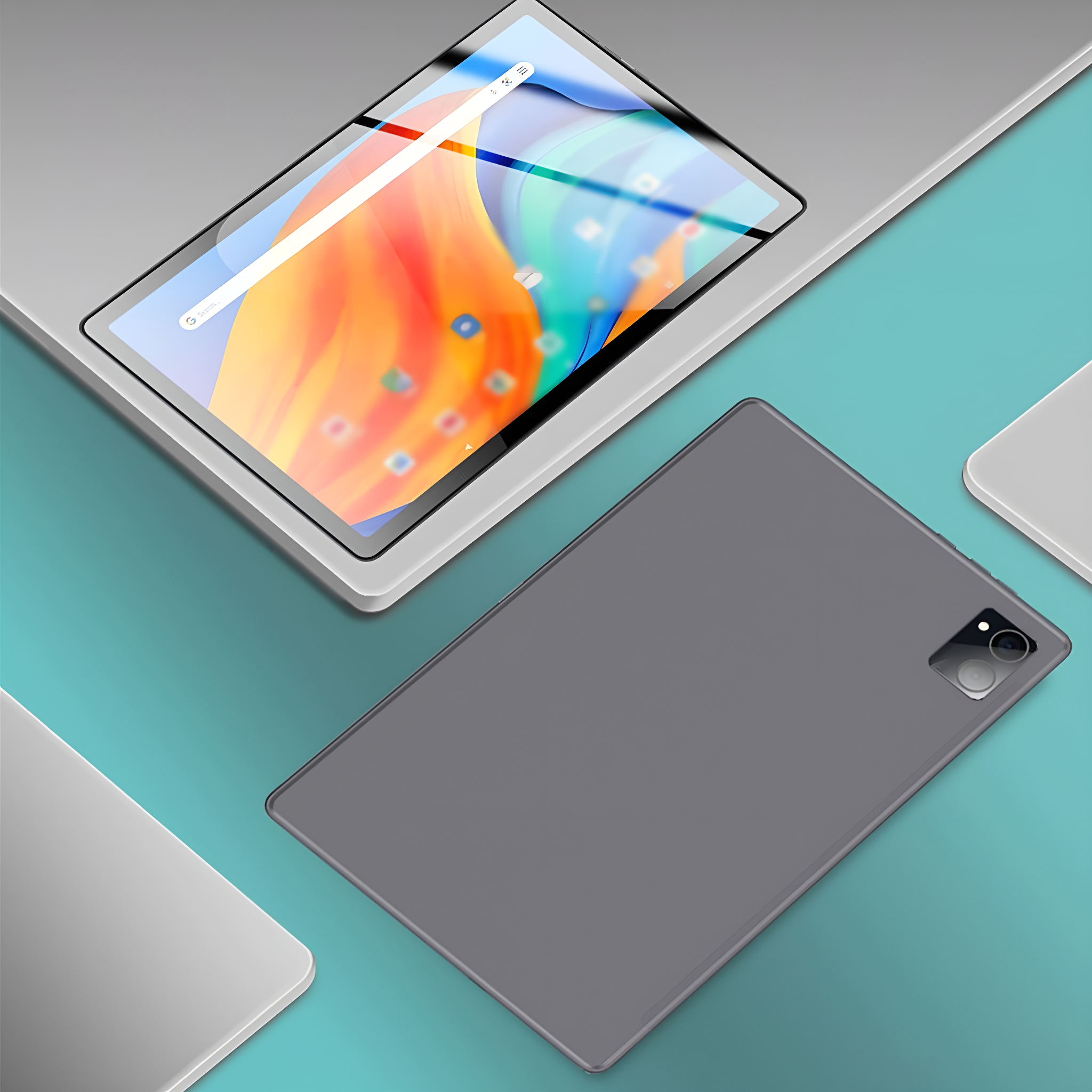 Zwei Tablets, eines obenauf. Beide sind grau und haben einen Bildschirm mit farbenfroher Oberfläche.