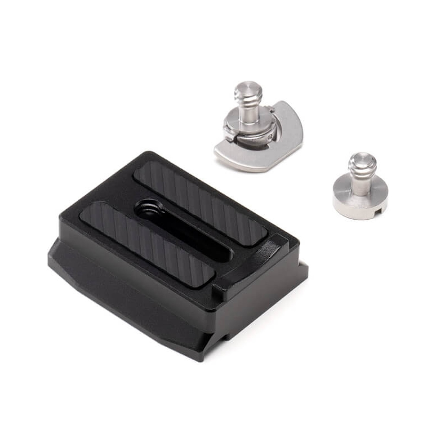 Ein schwarzer Adapter mit silbernen Schrauben befindet sich auf einem weißen Hintergrund.