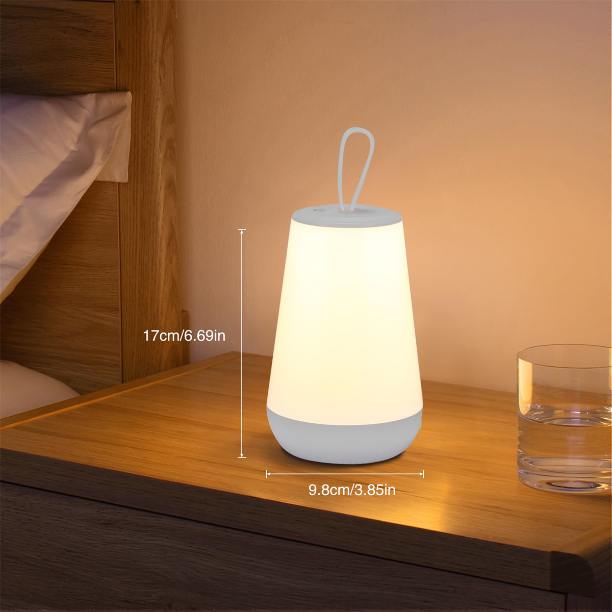 Ein Energielabel für einen Russell Hobbs Kühlschrank mit der Bewertung E, das Energieverbrauch und Geräuschdaten anzeigt.