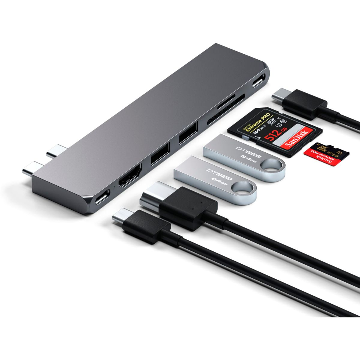 Un concentrador USB-C gris con unidades USB, tarjetas SD y cables de carga sobre un fondo blanco.