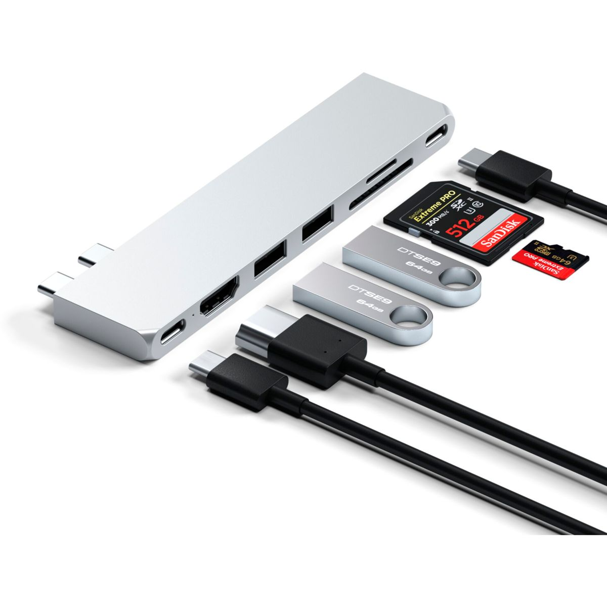 Concentrador USB-C plateado con puertos y tarjetas SD, unidades flash y cables conectados.
