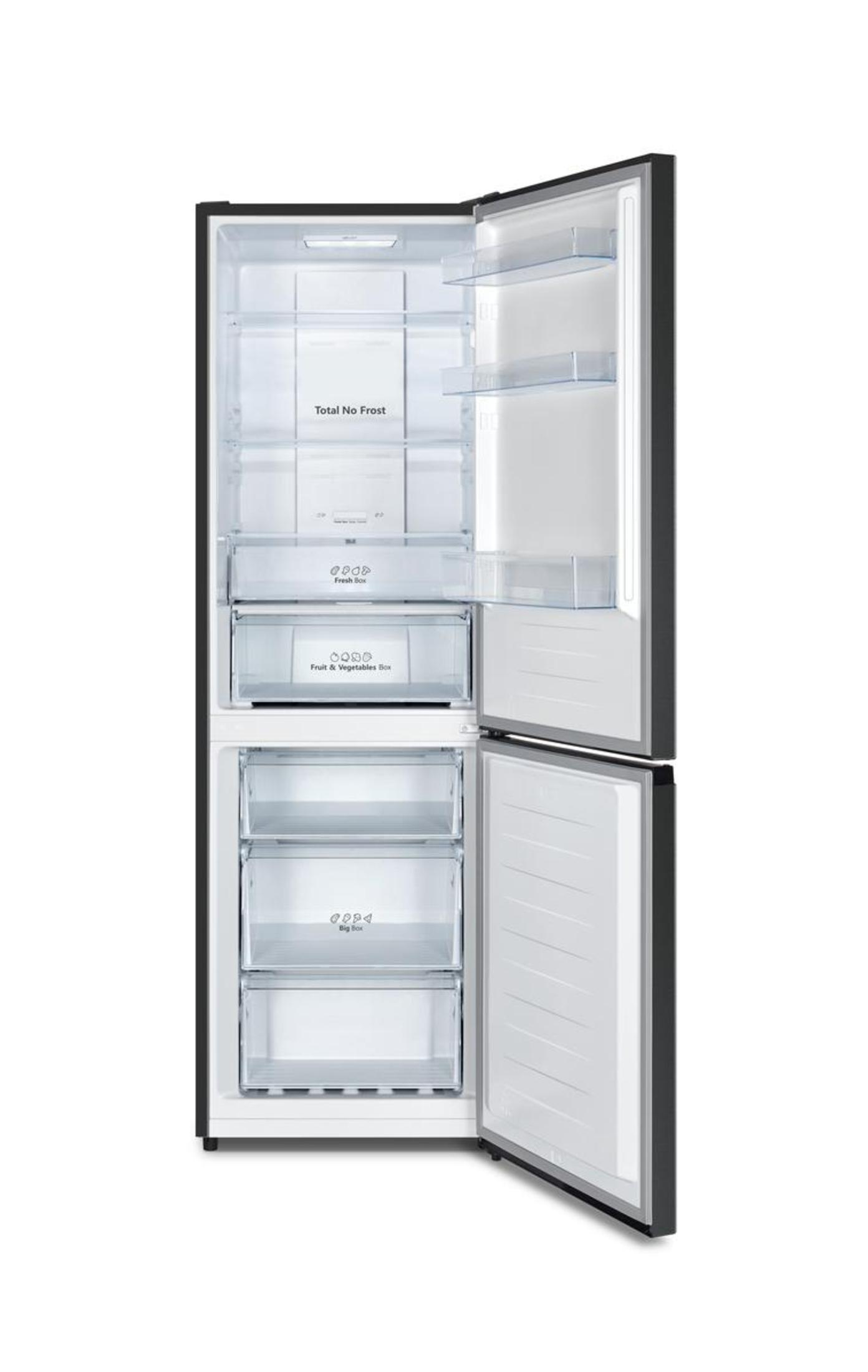 Kühlschrank mit offenen Türen, innen leer, mit Regalen und Schubladen.