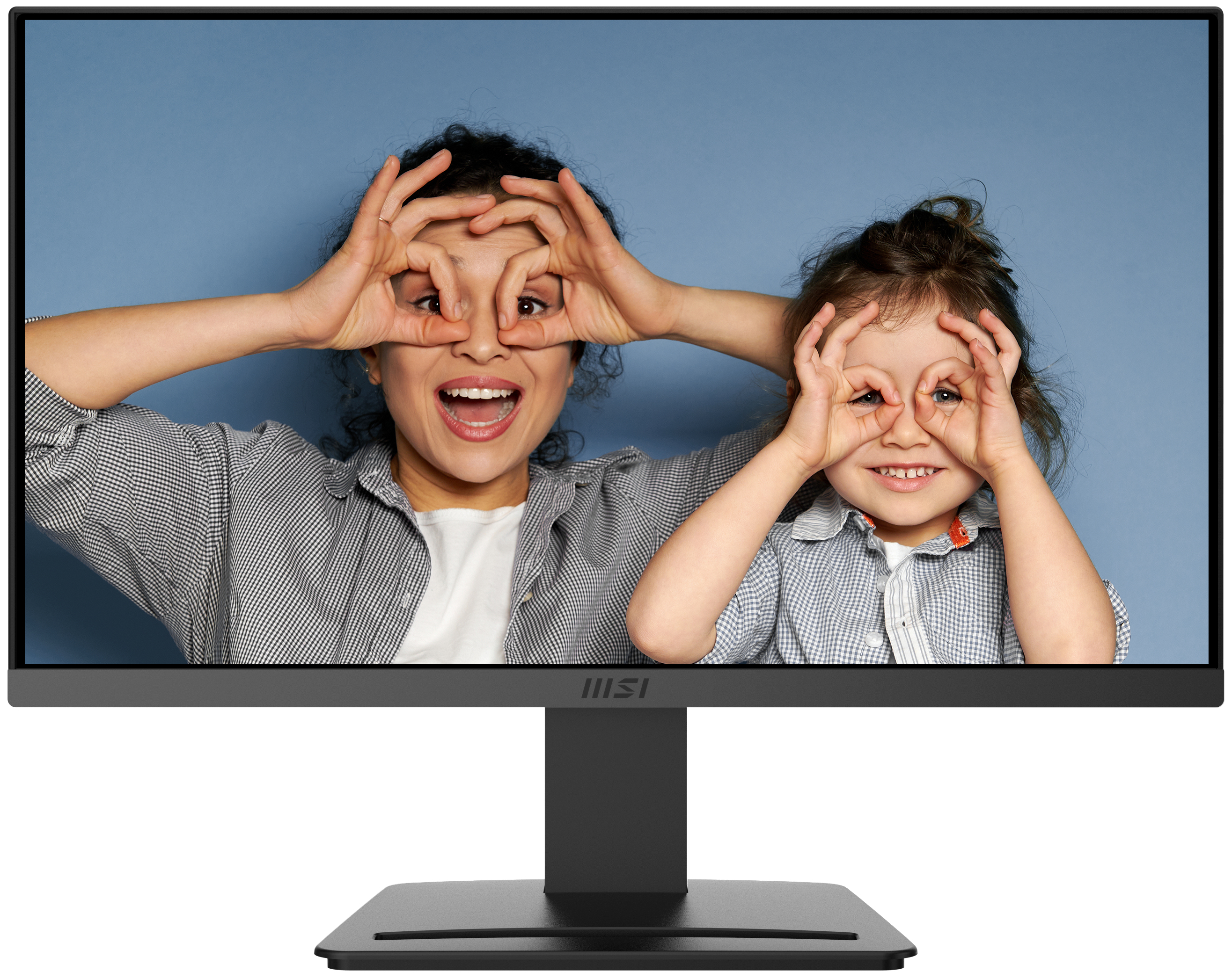 Una donna e un bambino fanno forme di occhi con le mani mentre sono su uno schermo di computer.
