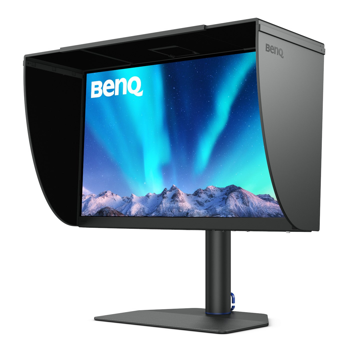 Monitor BenQ con capota. Muestra un paisaje con aurora. Capota y soporte negros.