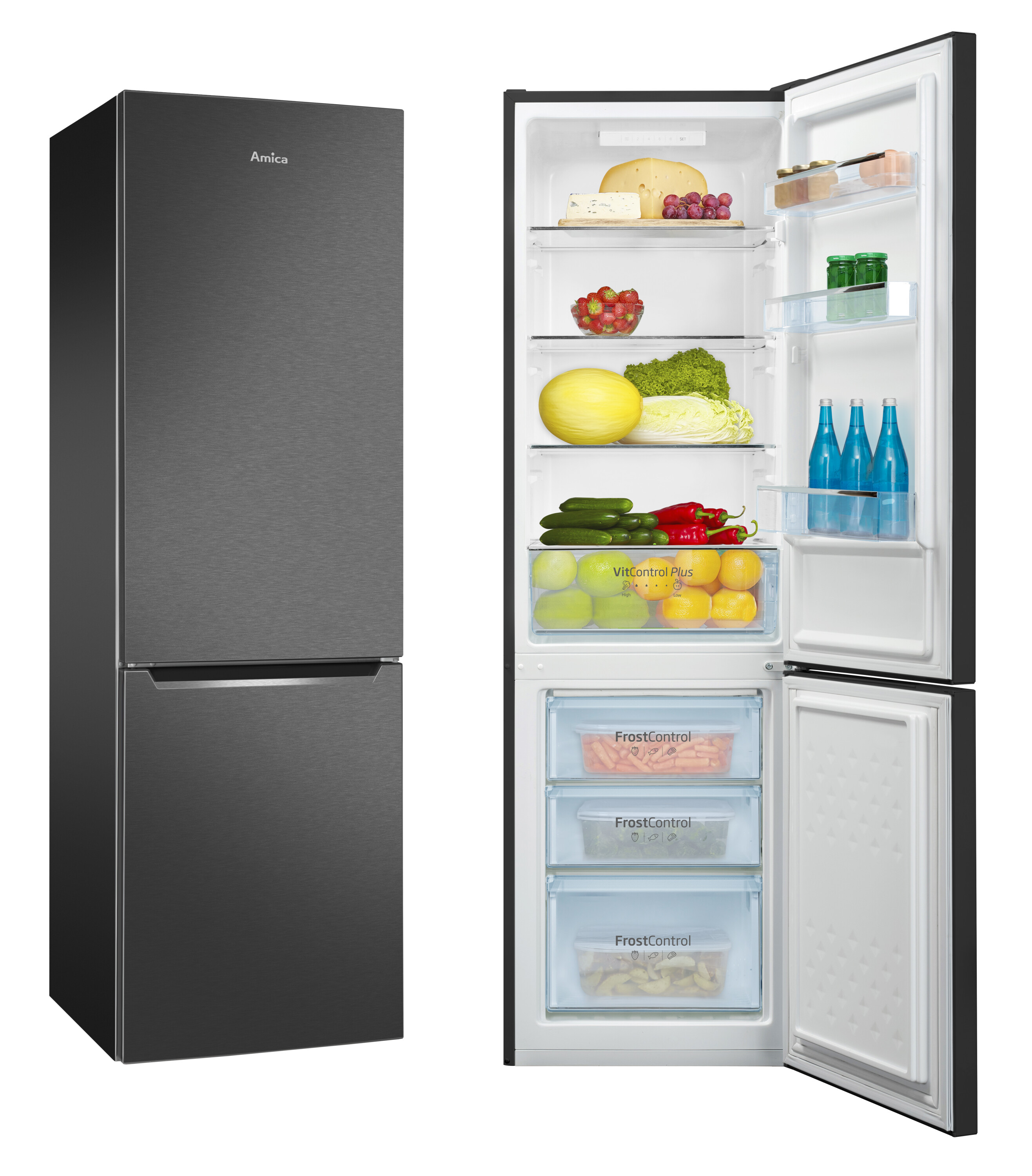 Schwarzer Kühl-Gefrierschrank mit geöffneter Tür. Innen Regale mit Essen. Die Gefriertür ist ebenfalls geöffnet.