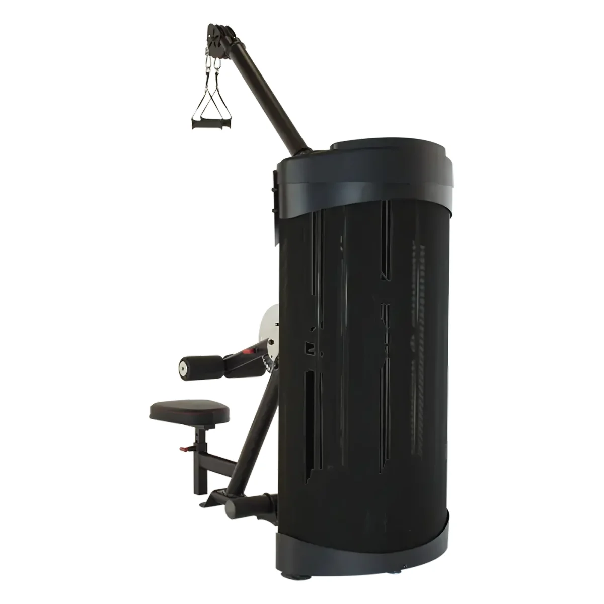 Zwarte gymmachine met een zitje, handvatten en een gewichtenstapel voor oefeningen.
