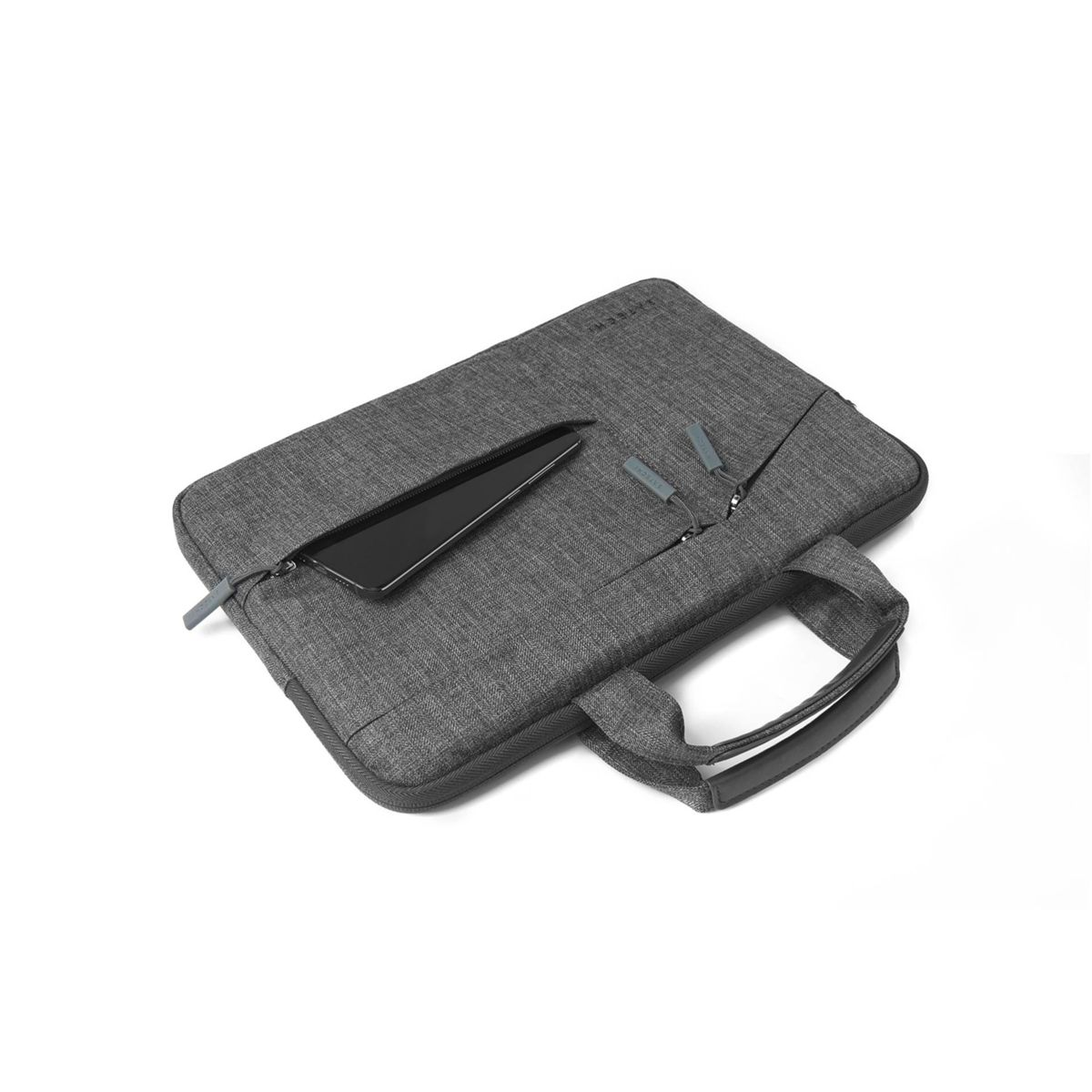 Custodia grigia per laptop con tasca con cerniera contenente telefono e auricolari, maniglia visibile.