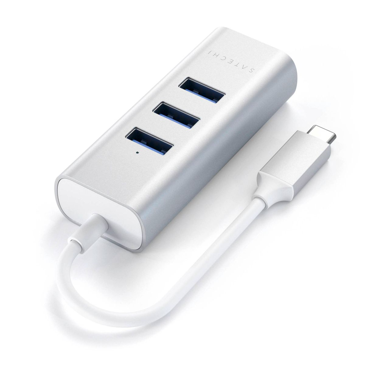 Hub USB argentato con tre porte e cavo bianco.