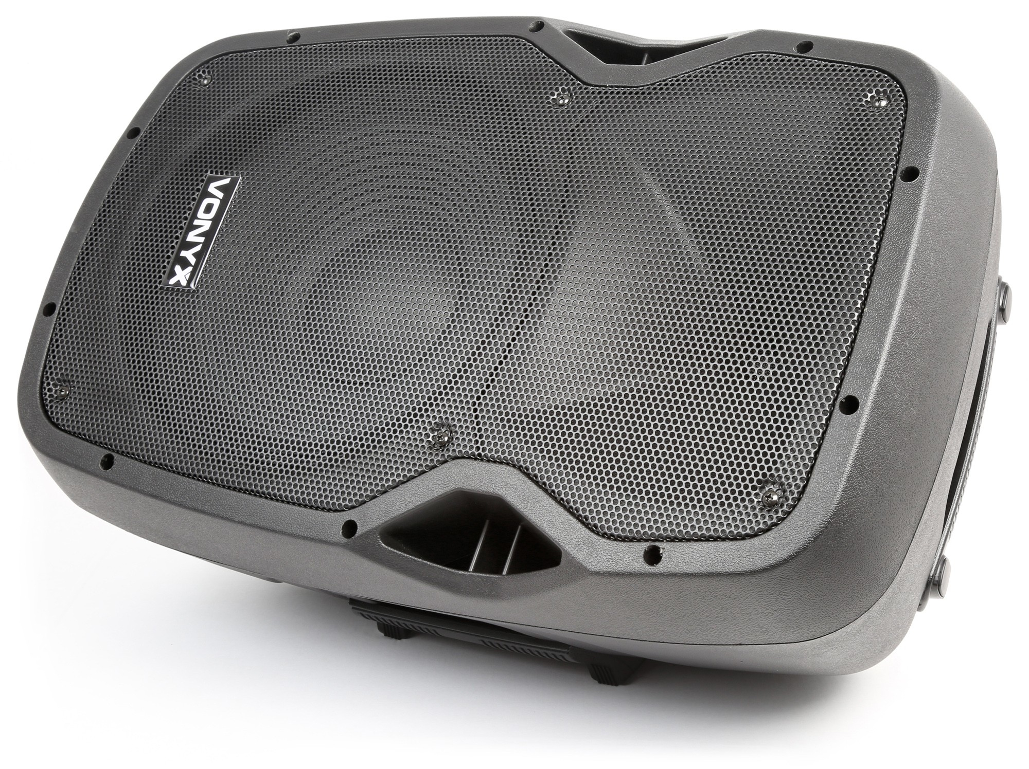 Un altavoz VONYX negro, vista en ángulo, con frente de malla y asa en la parte superior.