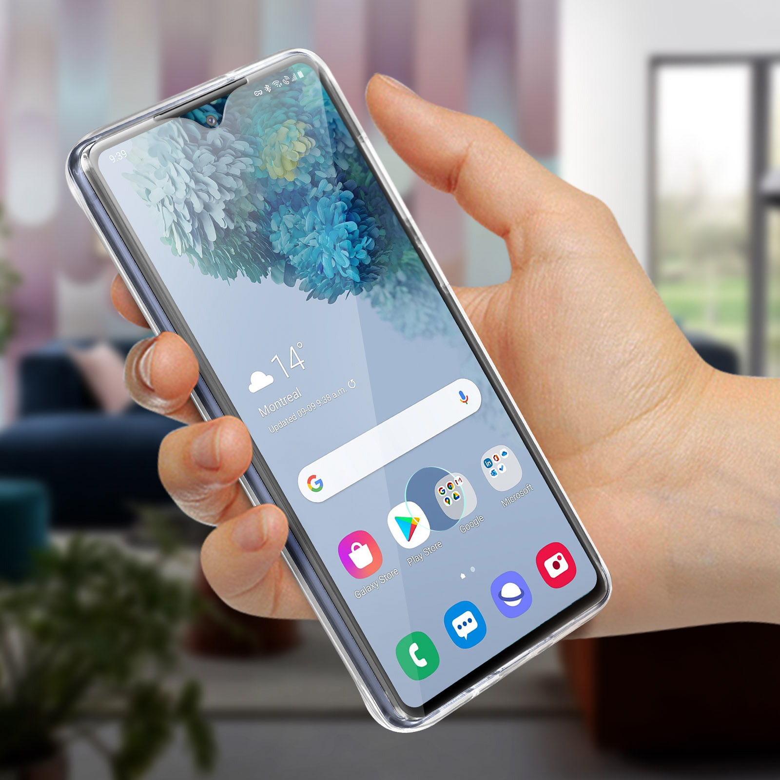 Una mano che tiene uno smartphone con un'app.