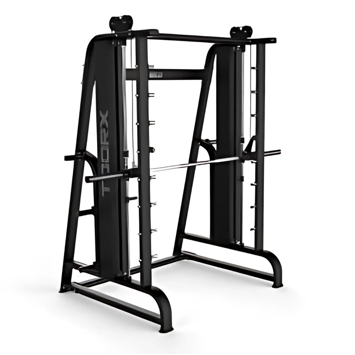 Een zwarte Torx Smith machine voor gewichtheffen, met een zilveren halter en metalen frame.