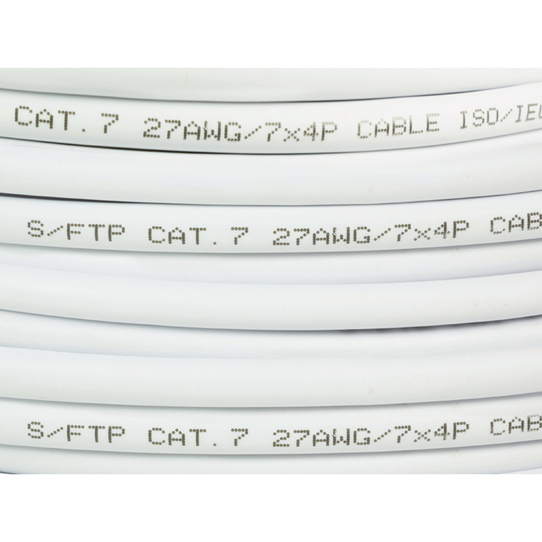 Biały zwinięty kabel z tekstem.