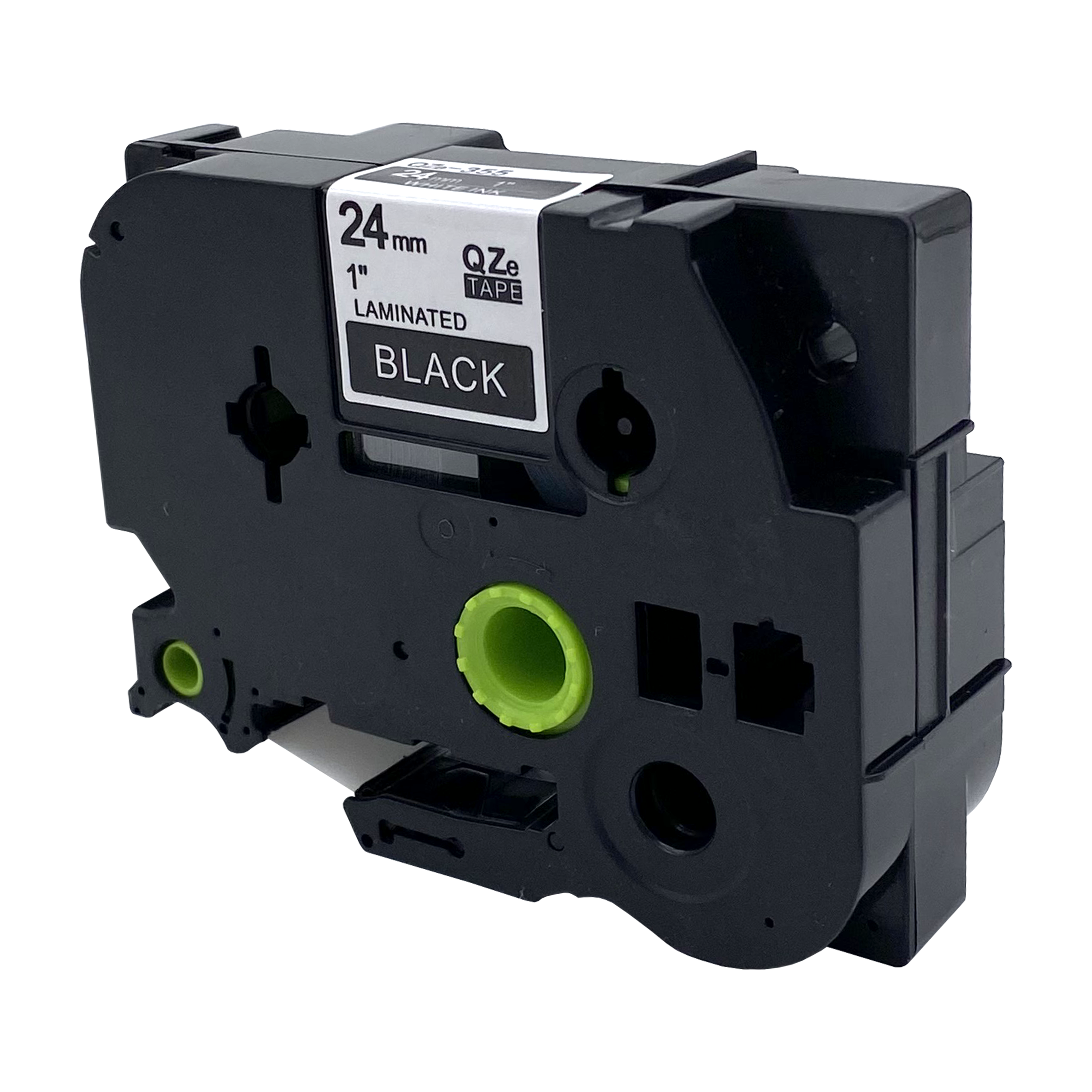 Een labelmaker met een zwart label. Er staat 'BLACK 24mm 1' LAMINATED QZe TAPE' op.