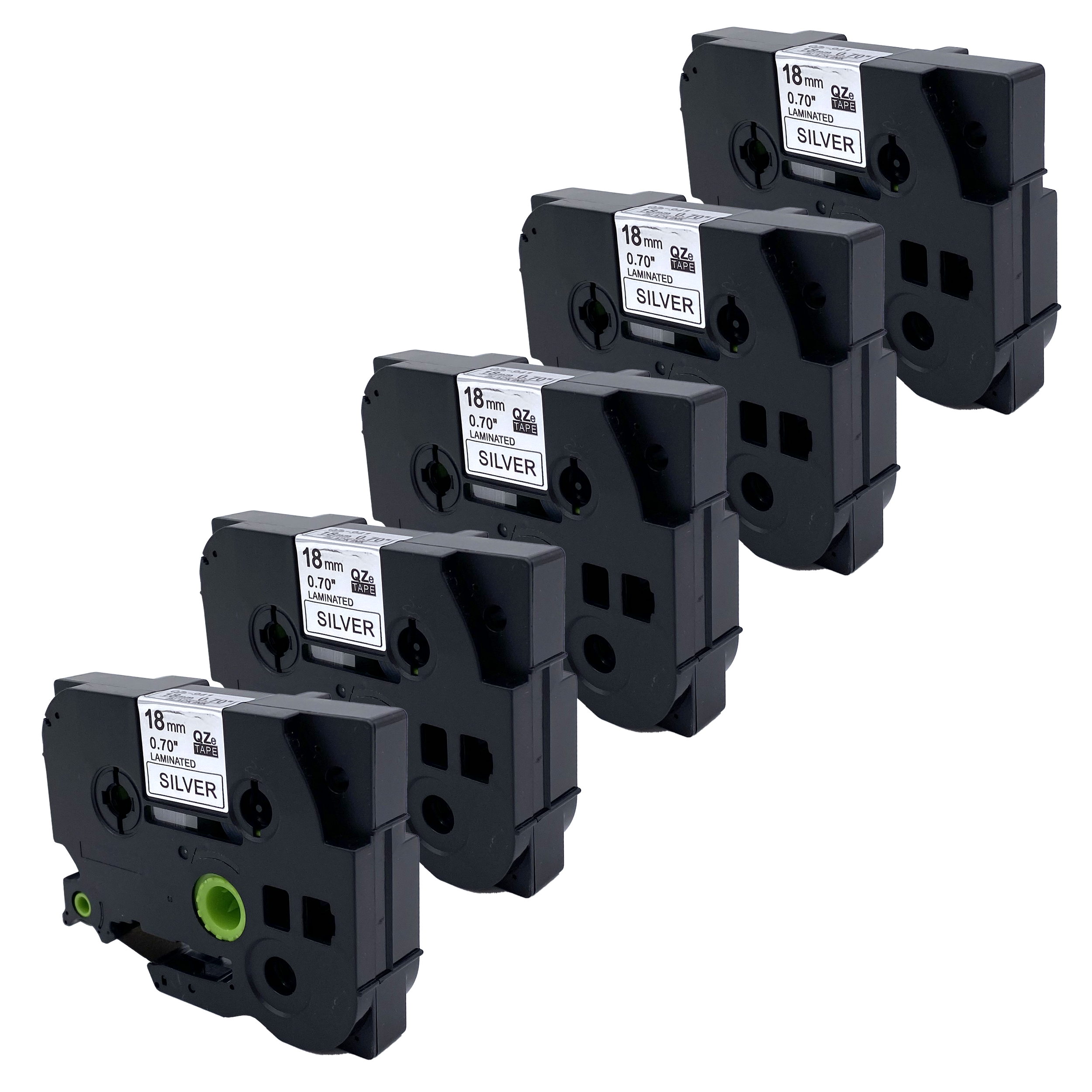 Zwarte labelmaker cartridges met zilveren labels. Diagonaal gestapeld.