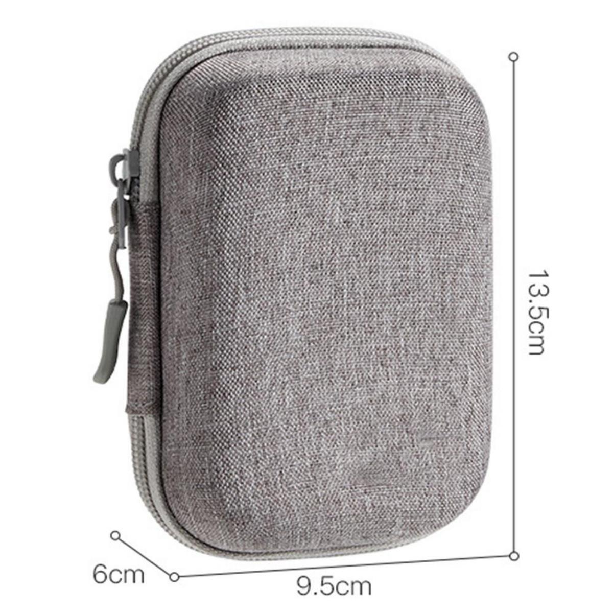 Ein graues rechteckiges Etui mit Reißverschluss, mit den Maßen 6, 9,5 und 13,5 cm.