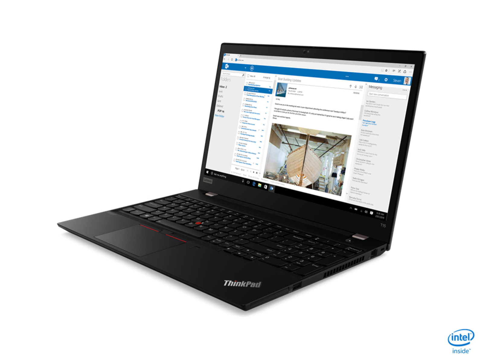 Ein schwarzer ThinkPad-Laptop, geöffnet, auf einer weißen Oberfläche mit Intel-Logo.