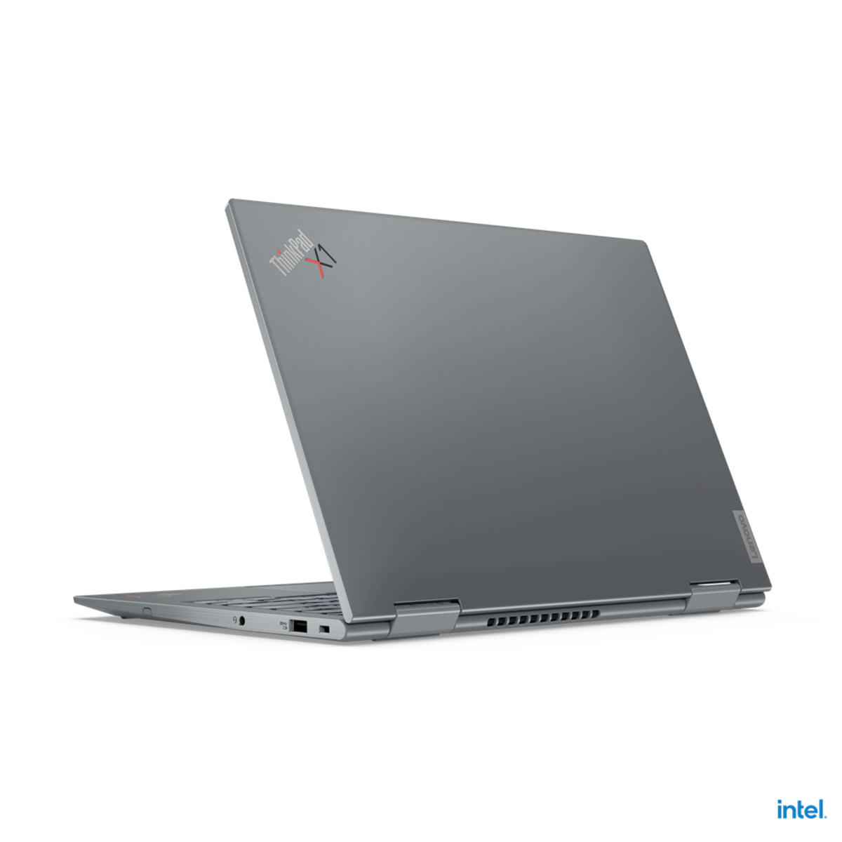 Ein grauer Laptop mit dem ThinkPad-Logo in der oberen linken Ecke, in einem Winkel geöffnet.