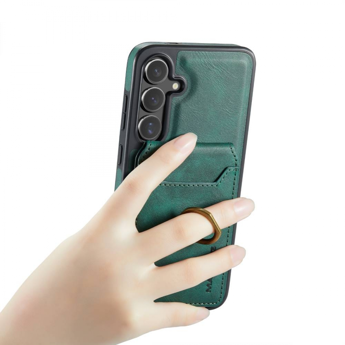 Eine Hand, die eine grüne Handyhülle mit Ringhalter hält. Die Hülle hat ein Portemonnaie und einen goldenen Ring.
