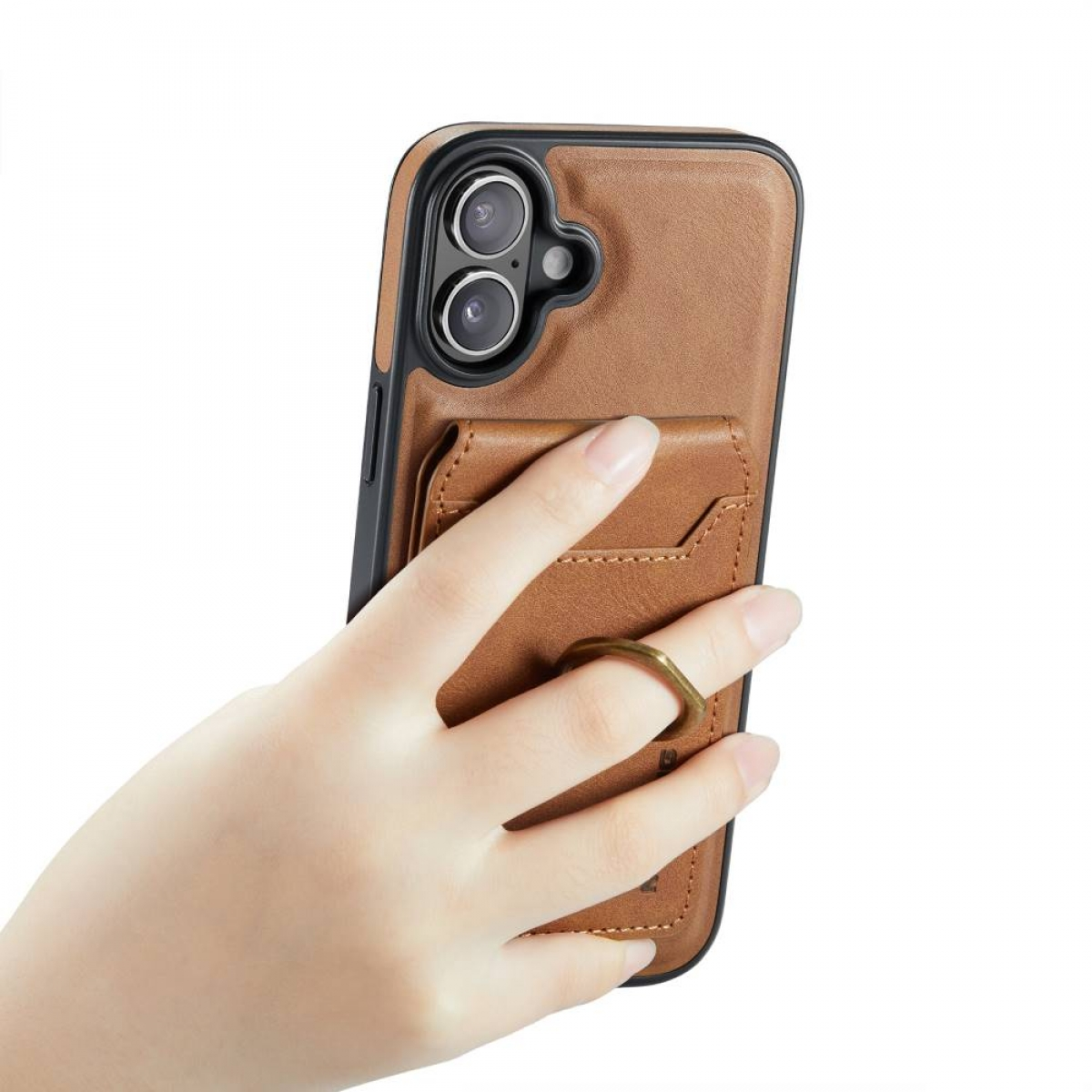 Eine braune Leder-Handyhülle mit Kartenhalter und eine Hand, die sie hält.