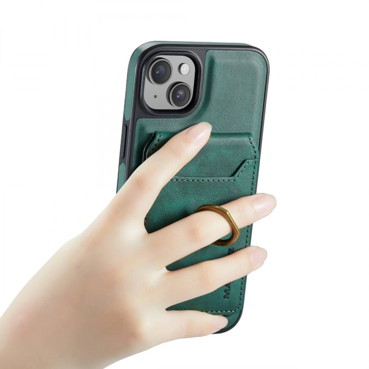 Eine grüne Handyhülle mit Kartenhalter und einem goldenen Ring zum Halten. Eine Hand hält das Telefon.
