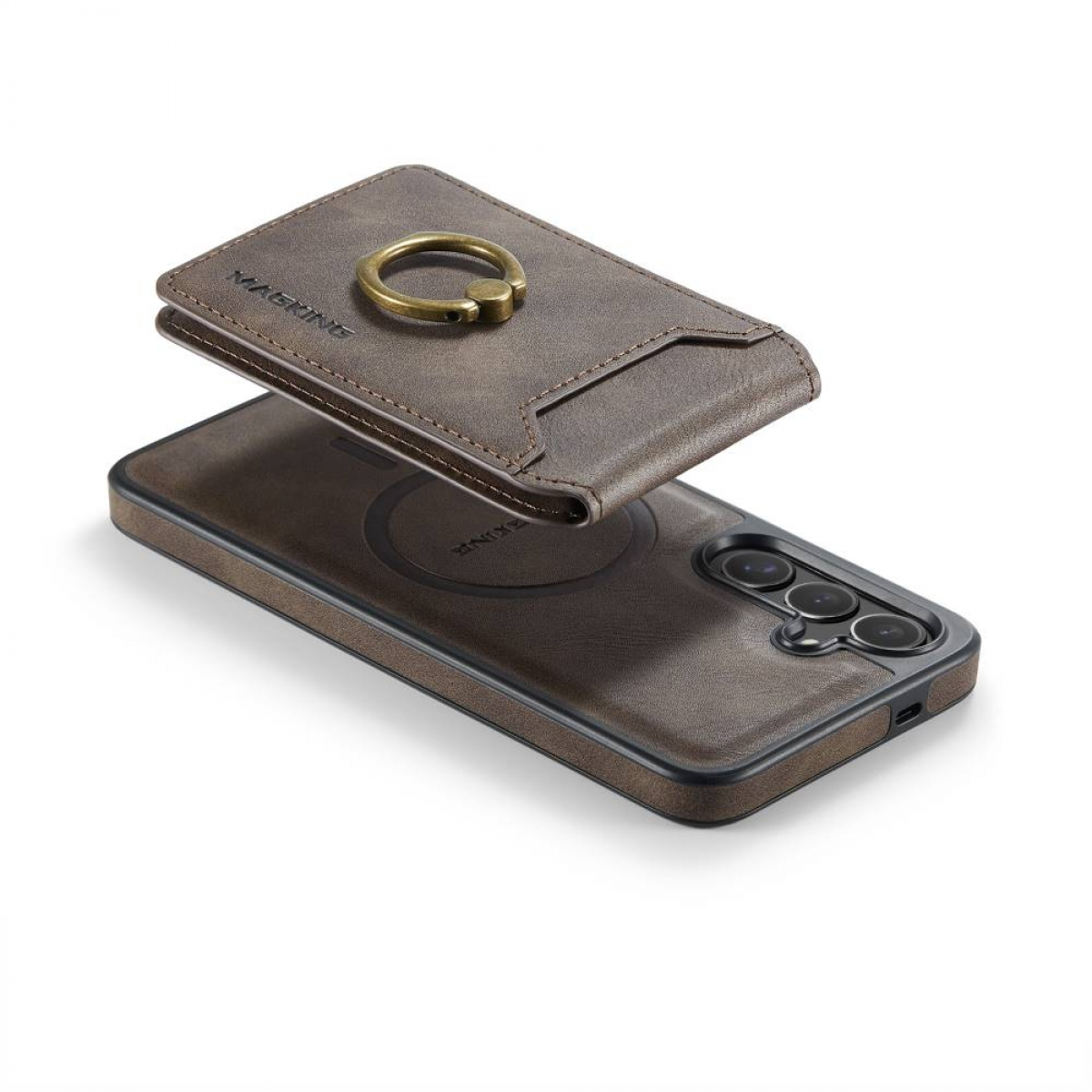 Eine braune Handyhülle mit Kartenhalter und Ring, an einem Handy befestigt, auf weißem Untergrund.