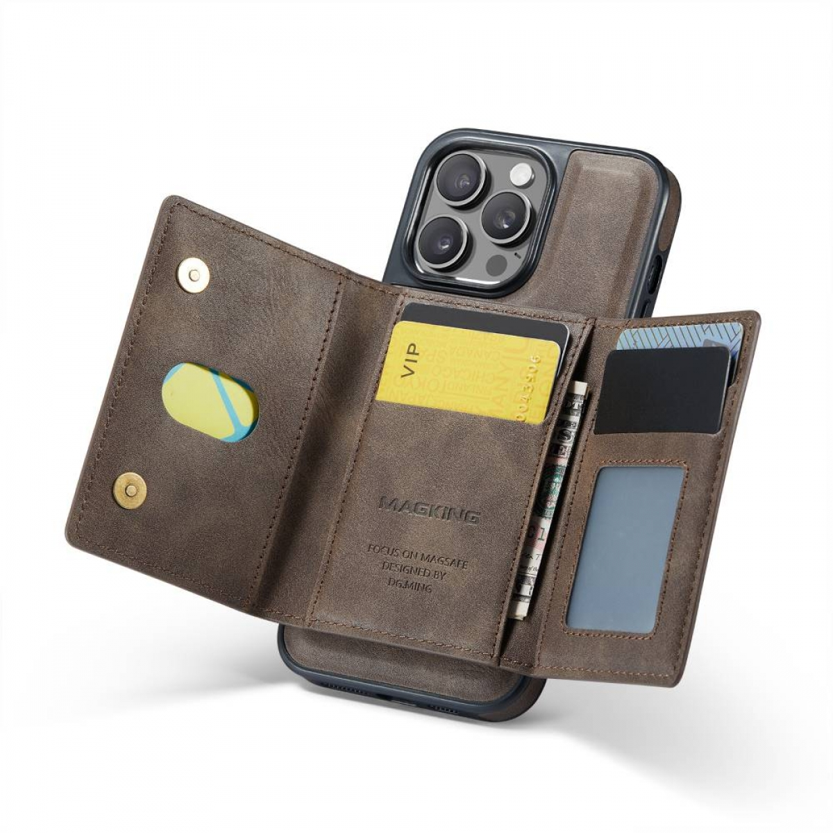 Eine braune Handyhülle mit Geldbörsen-Design, die Kartenfächer freilegt. Eine goldene Karte befindet sich in einem Fach.