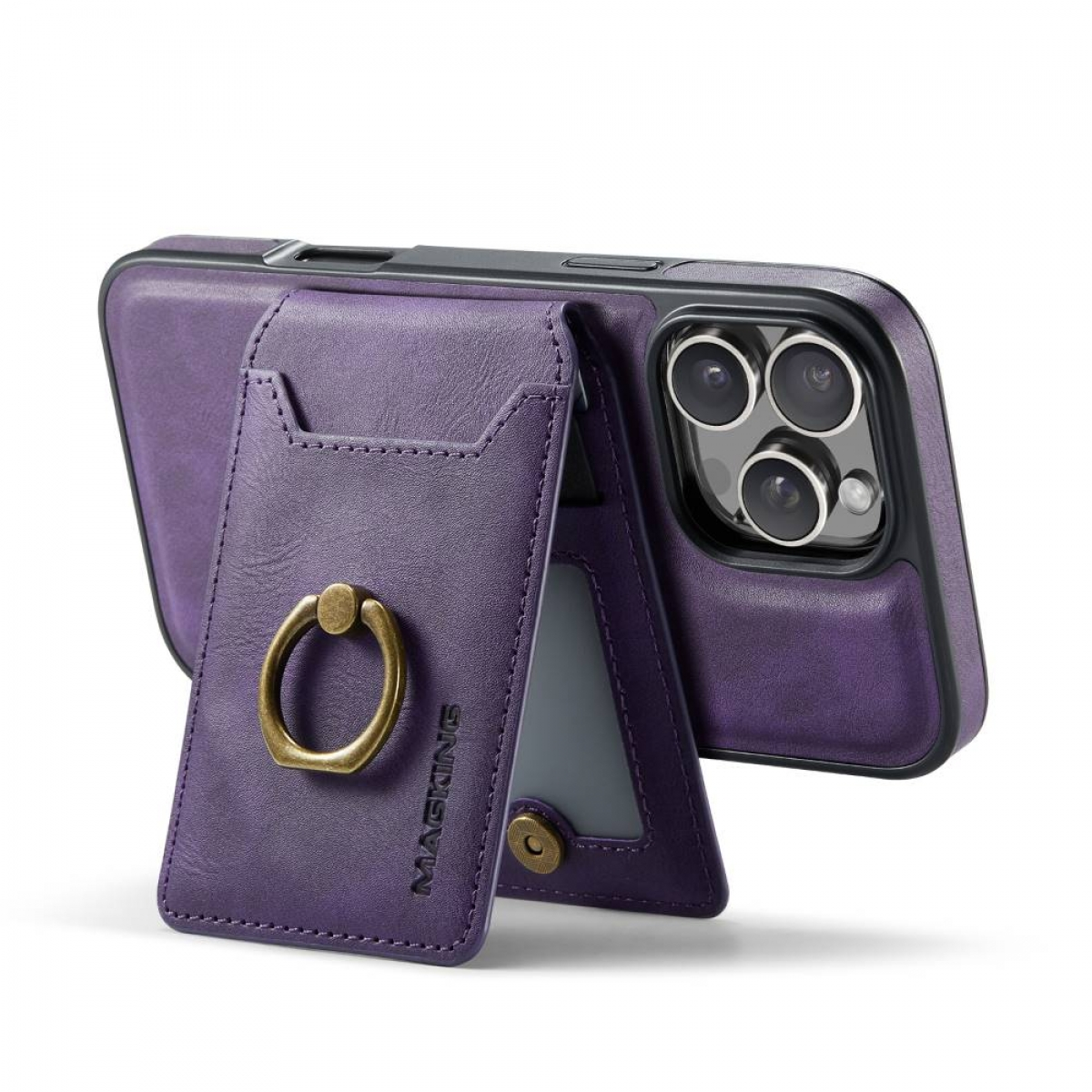 Eine lilafarbene Handyhülle mit Kartenhalter und goldenem Ring. Das Telefon ist angewinkelt und auf einer weißen Oberfläche.