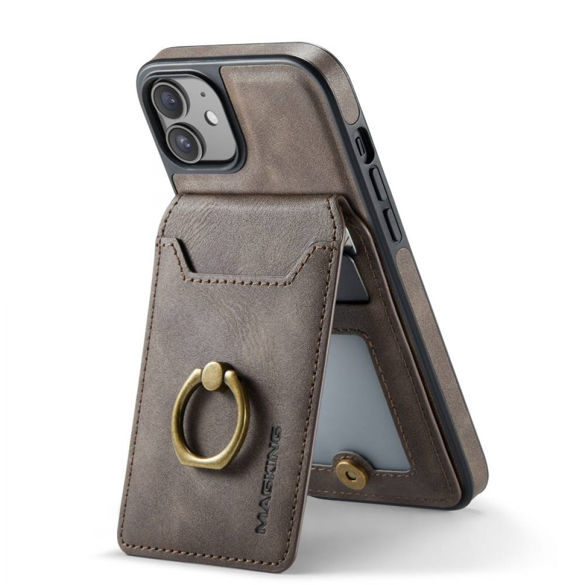 Braune Leder-Handyhülle mit Ringhalter, abgewinkelt. Das Telefon ist in der Hülle. Der Hintergrund ist weiß.