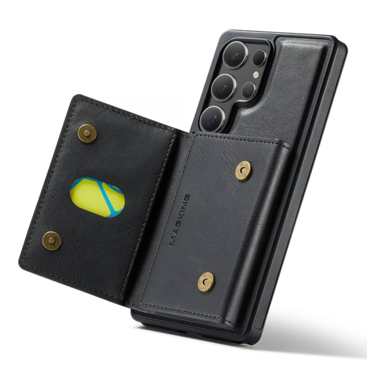 Eine schwarze Handyhülle mit offenem Kartenhalter. Die Hülle befindet sich auf einem schwarzen Telefon vor weißem Hintergrund.