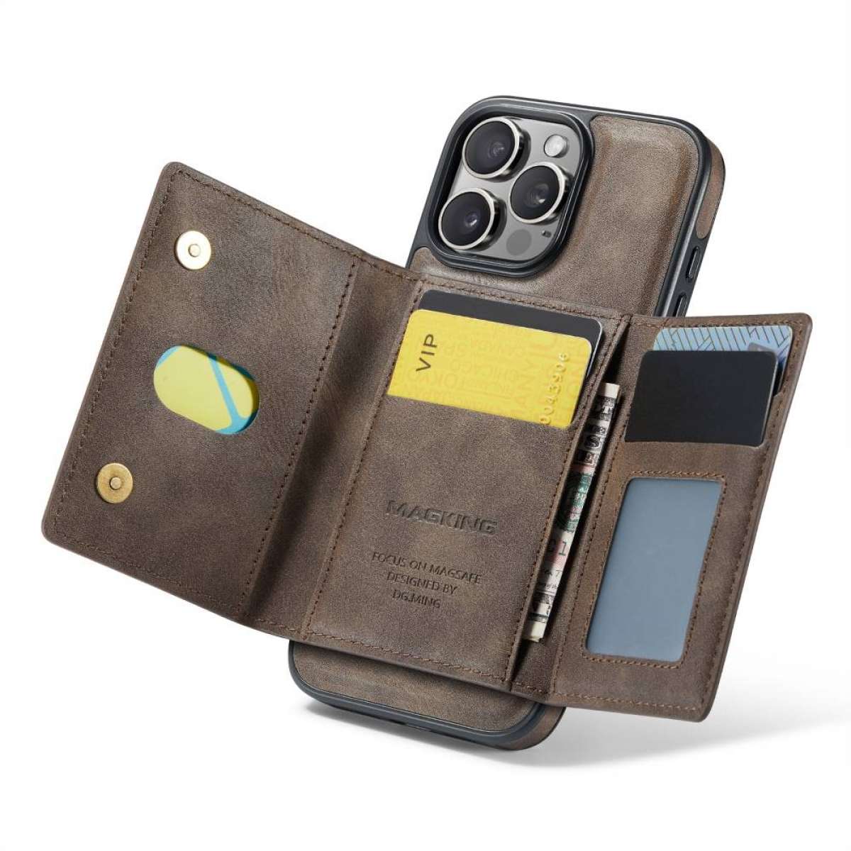 Telefon in brauner Lederhülle mit offenem Portemonnaie. Karten und gelbes Objekt sichtbar.