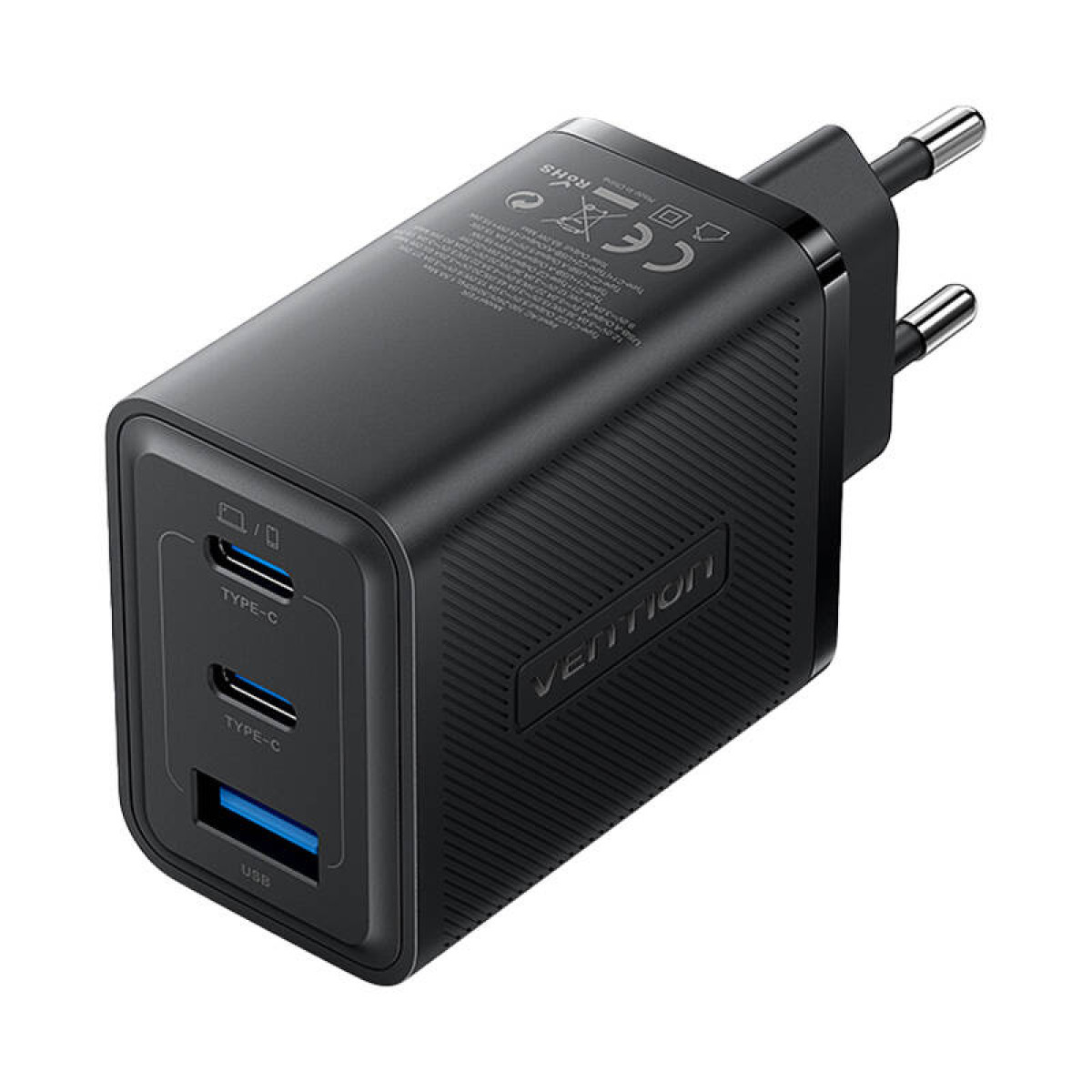 Schwarzes USB-Ladegerät mit Typ-C- und USB-Anschlüssen. Mit Stiften für europäische Steckdosen.