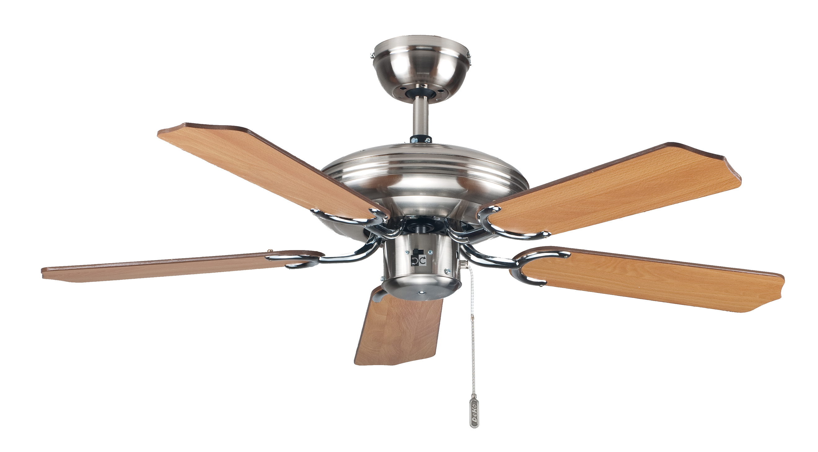 Deckenventilator mit Holzflügeln und silbernen Akzenten, vor weißem Hintergrund.