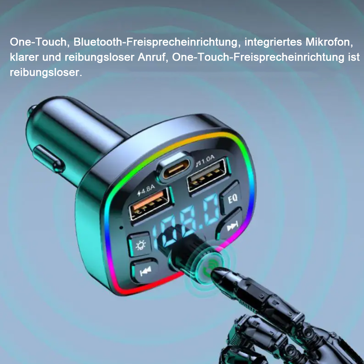 Ein schwarzes und silbernes Autoladegerät mit USB-Anschlüssen und einem Bildschirm, der Zahlen anzeigt.