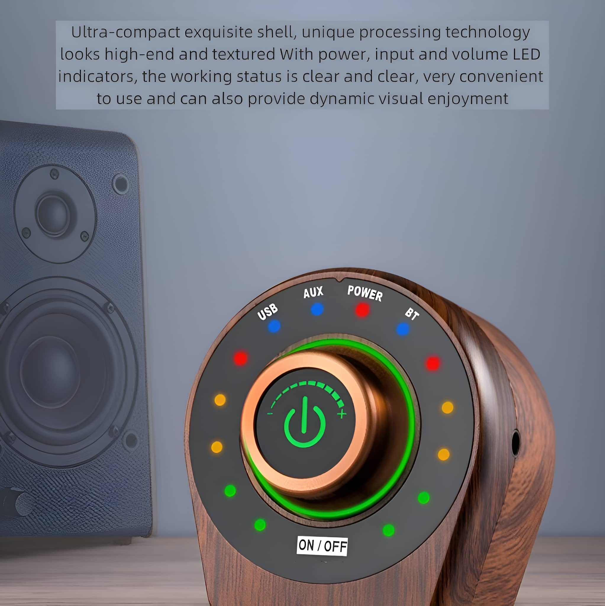 Lautsprecher aus Holz mit Bedienfeld. Tasten für USB, AUX, Power und BT. Ein/Aus-Taste mit grünem Licht.